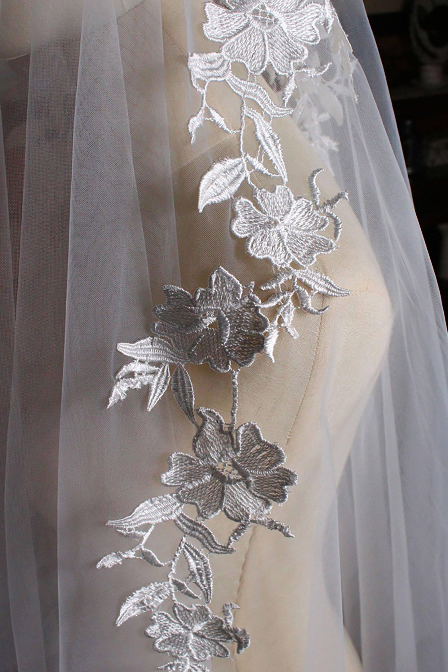 Two-tier Cut Edge Tulle Waist Veils with Appliques CV0310 - COCOMELODY