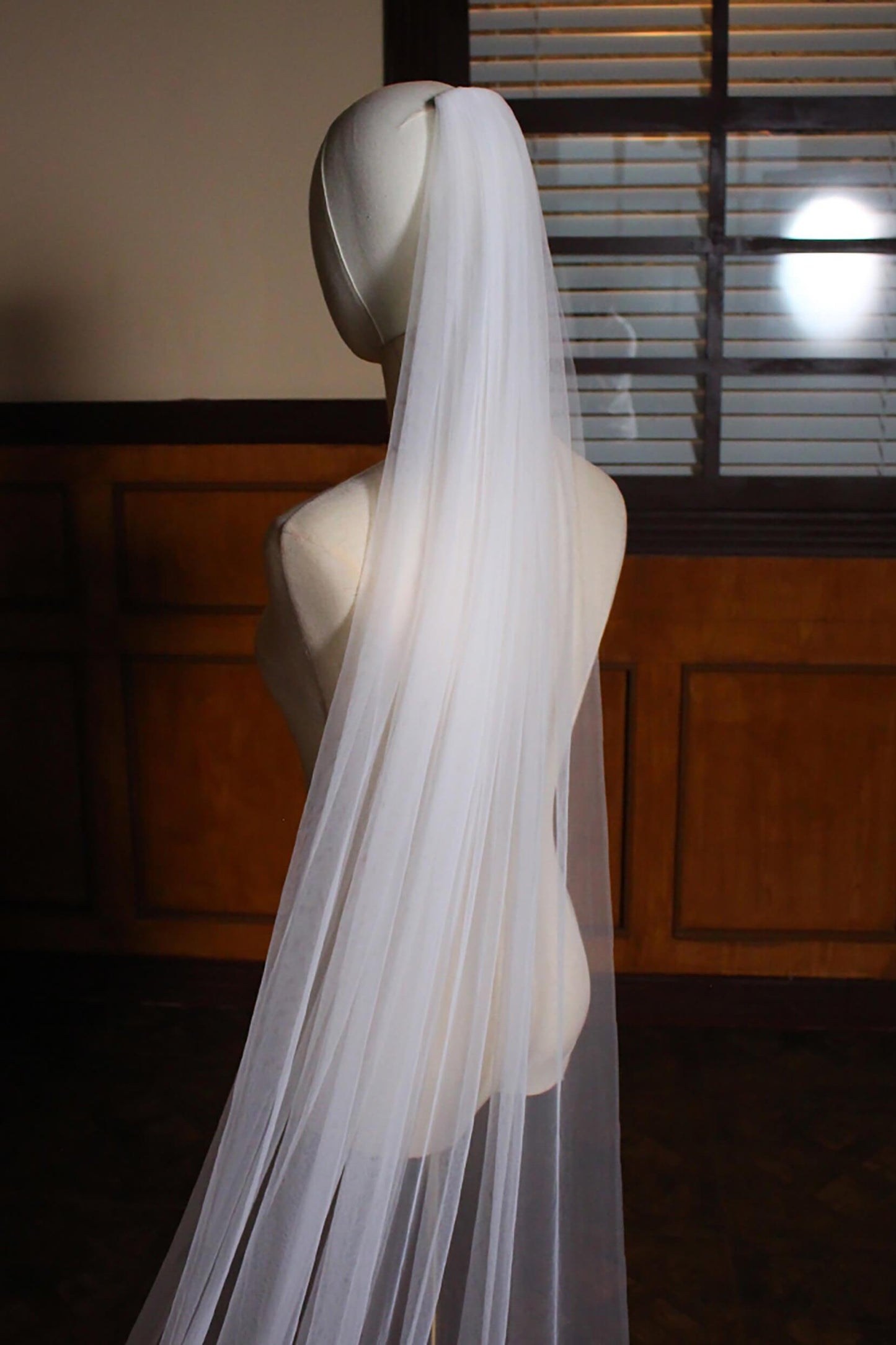 One-tier Lace Edge Tulle Chapel Veils with Appliques CV0316 - COCOMELODY