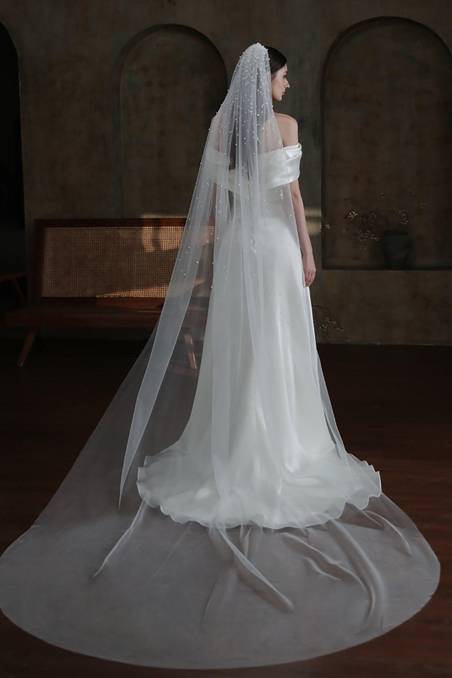 One-tier Cut Edge Tulle Chapel Veils with Pearls CV0318