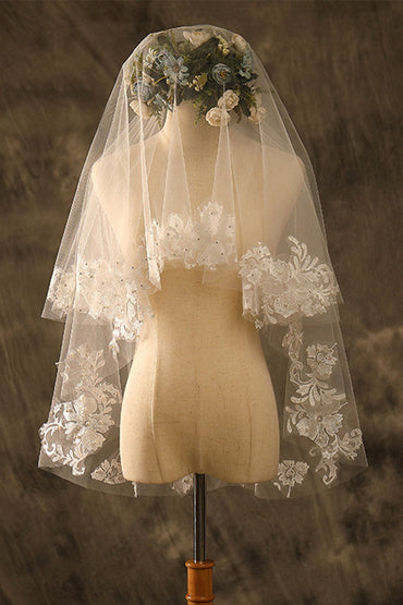 Two-tier Lace Edge Tulle Lace Waist Veils with Pearls CV0356