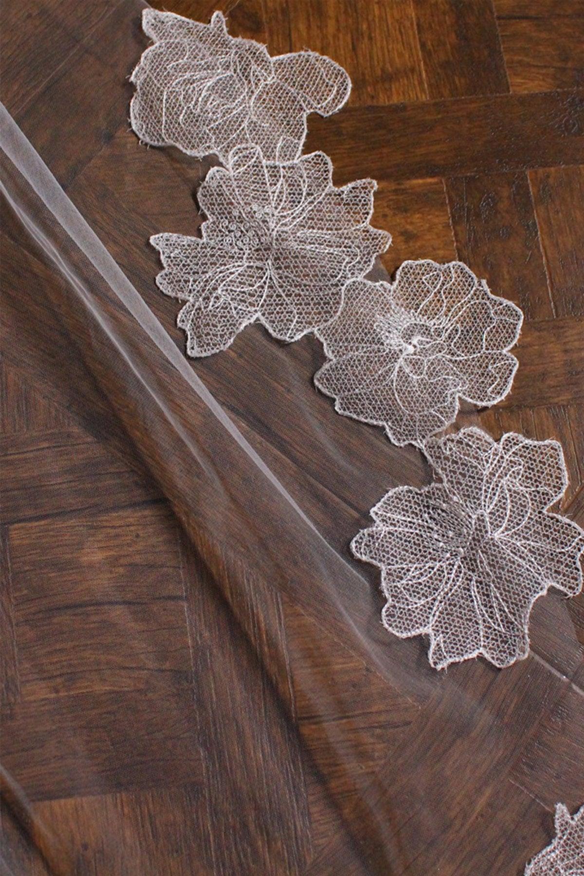One-tier Lace Edge Tulle Lace Cathedral Veils with Appliques CV0367 - COCOMELODY