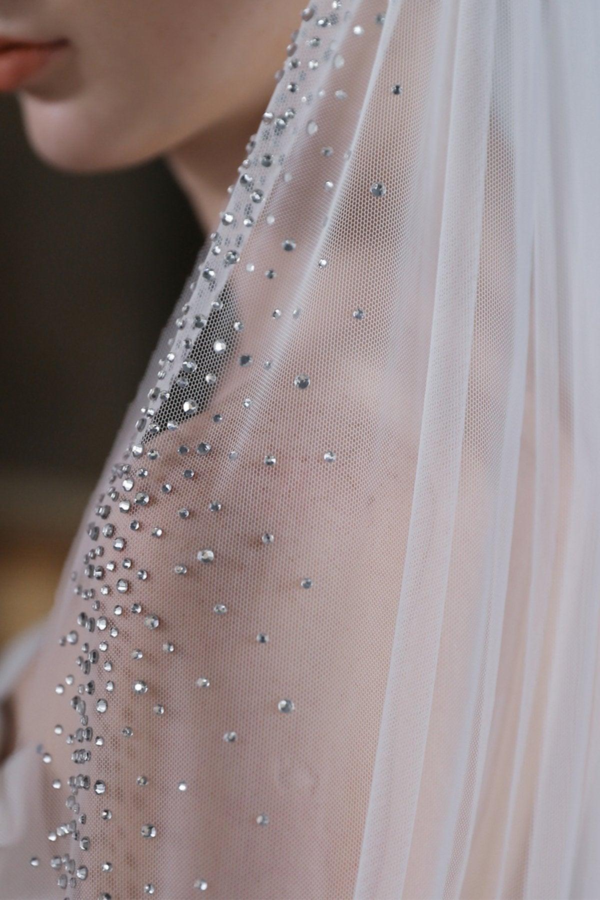 One-tier Cut Edge Tulle Cathedral Veils with Rhinestone CV0369 - COCOMELODY