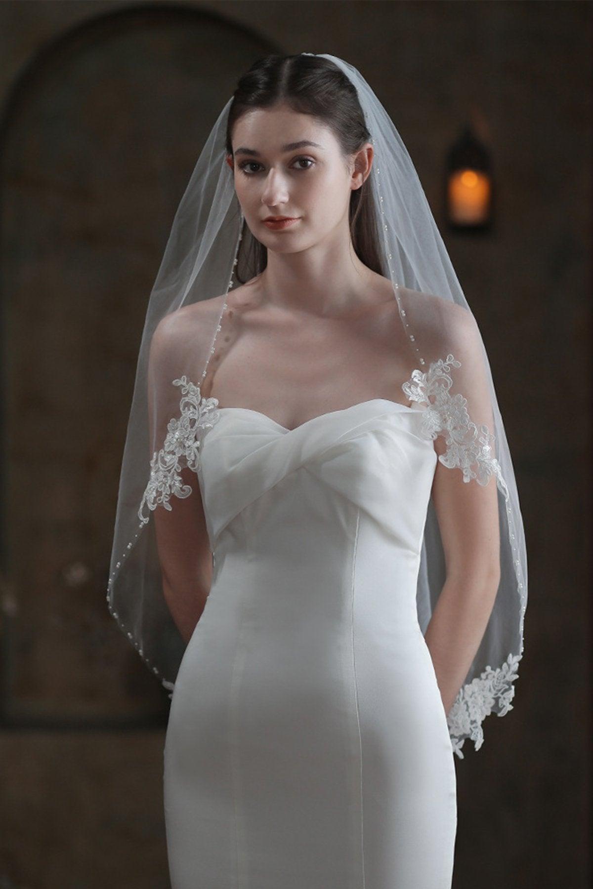 One-tier Lace Edge Tulle Lace Chapel Veils with Pearls CV0370