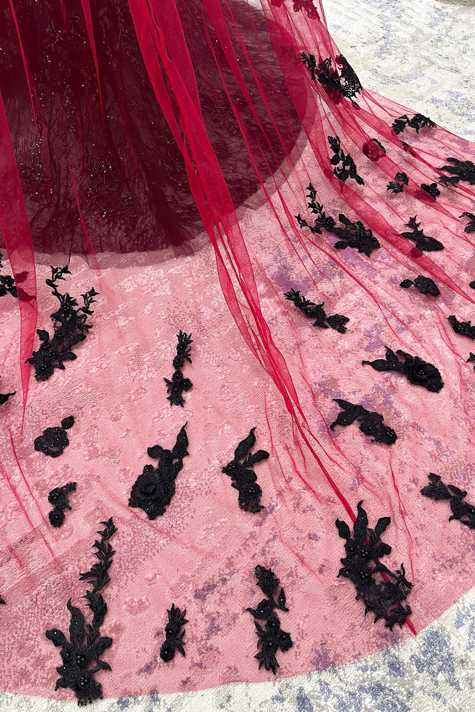 One-tier Lace Edge Tulle Chapel Veils with Appliques Beading CV0395 - COCOMELODY