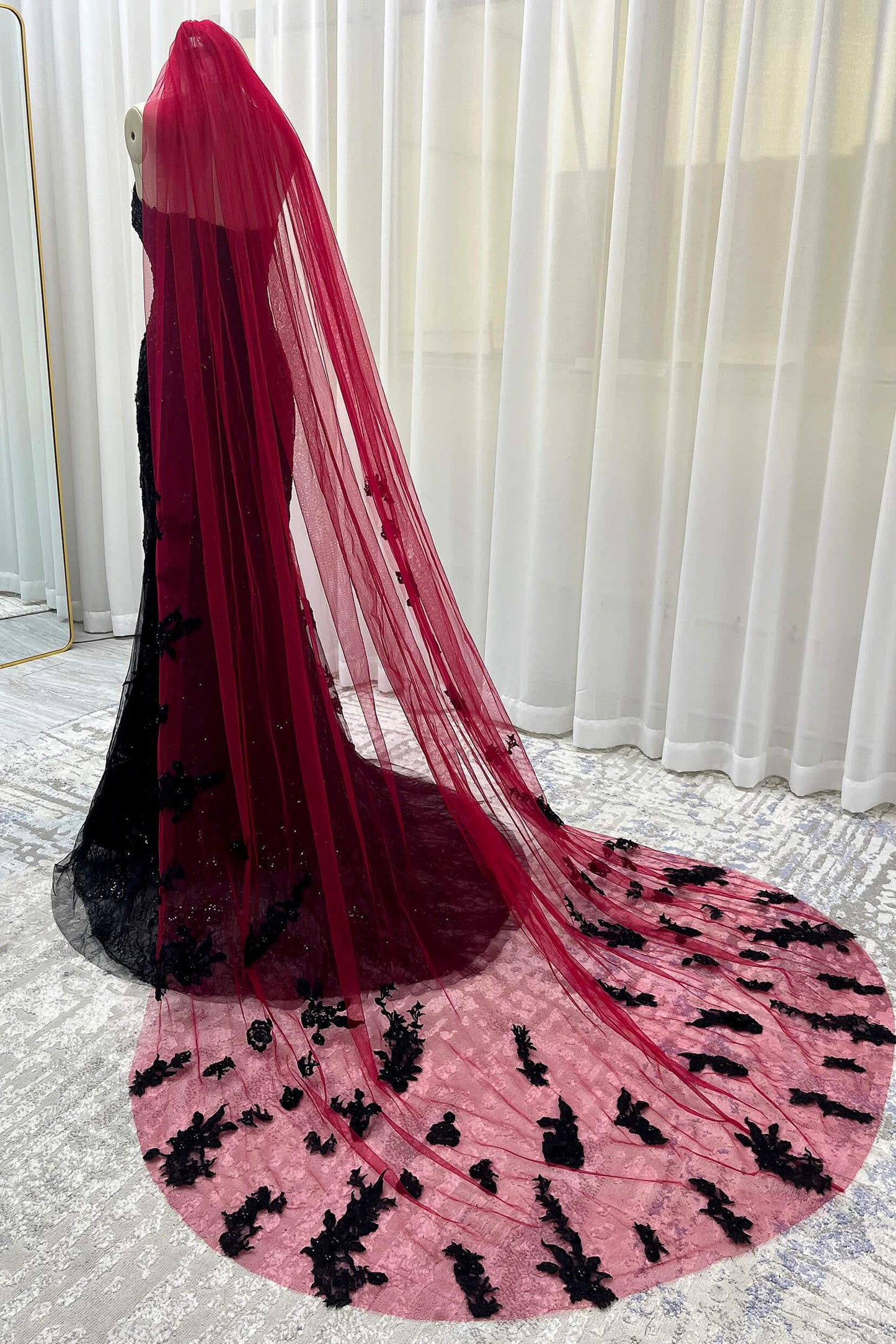 One-tier Lace Edge Tulle Chapel Veils with Appliques Beading CV0395 - COCOMELODY