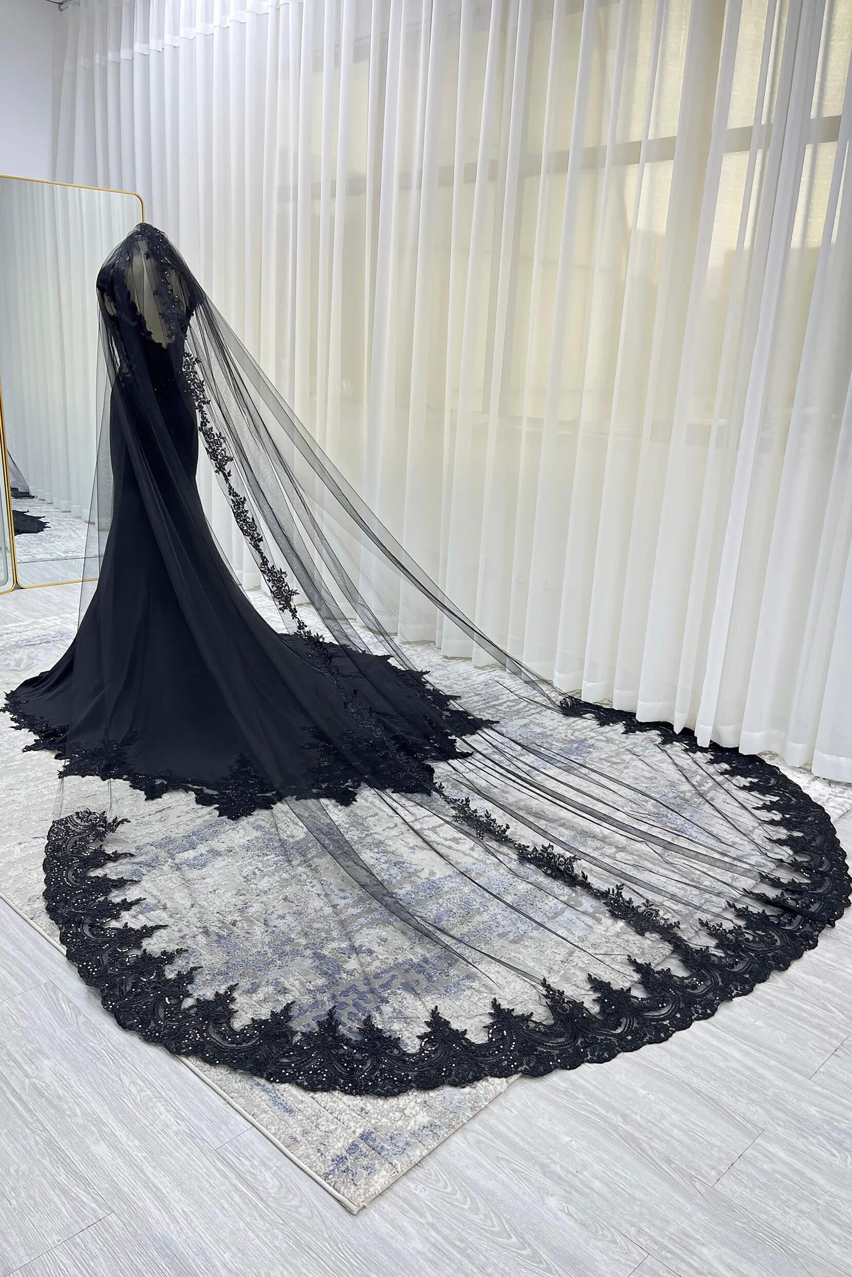 One-tier Lace Edge Tulle Chapel Veils with Appliques Beading CV0397 - COCOMELODY