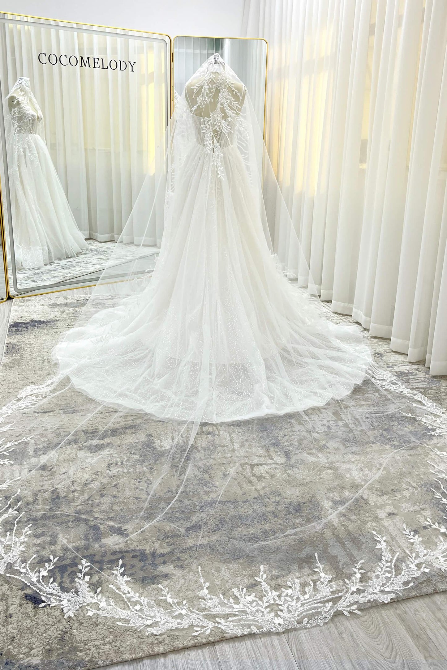 One-tier Lace Edge Tulle Chapel Veils with Appliques Beading CV0398 - COCOMELODY