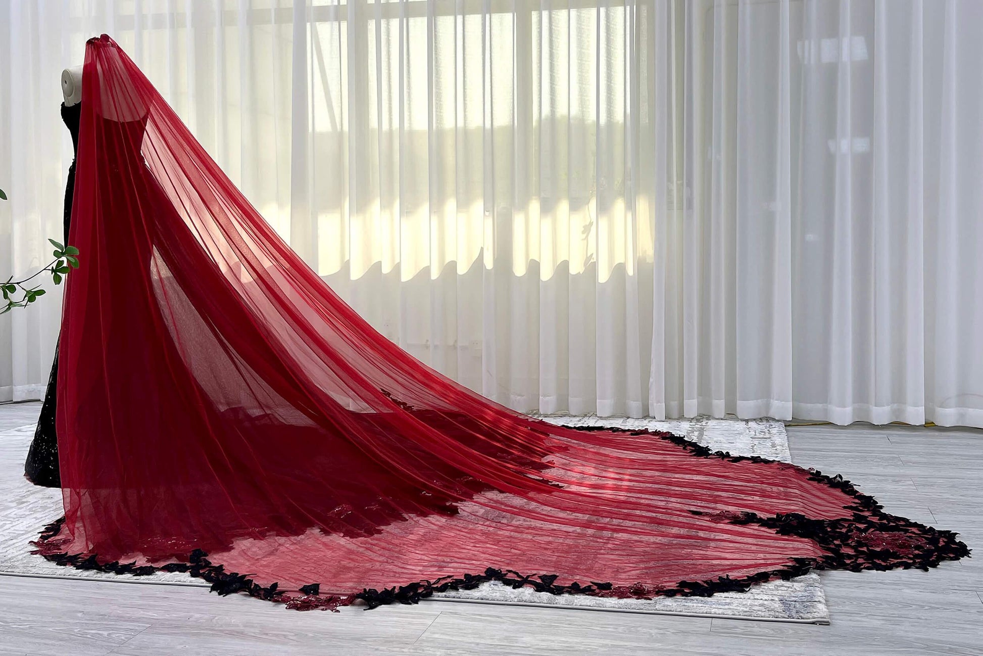 One-tier Lace Edge Tulle Cathedral Veils with Appliques CV0399 - COCOMELODY