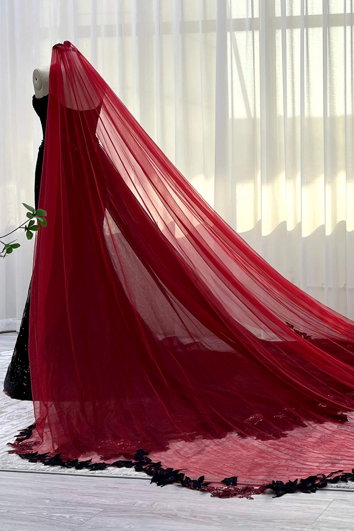 One-tier Lace Edge Tulle Cathedral Veils with Appliques CV0399 - COCOMELODY