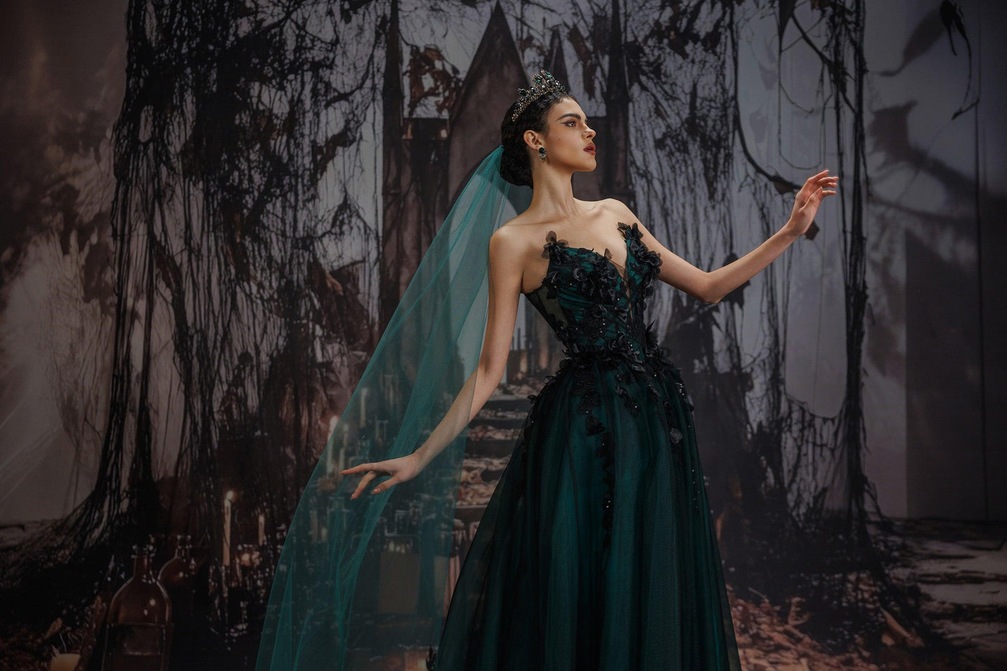 One-tier Lace Edge Tulle Chapel Veils with Appliques CV0400 - COCOMELODY