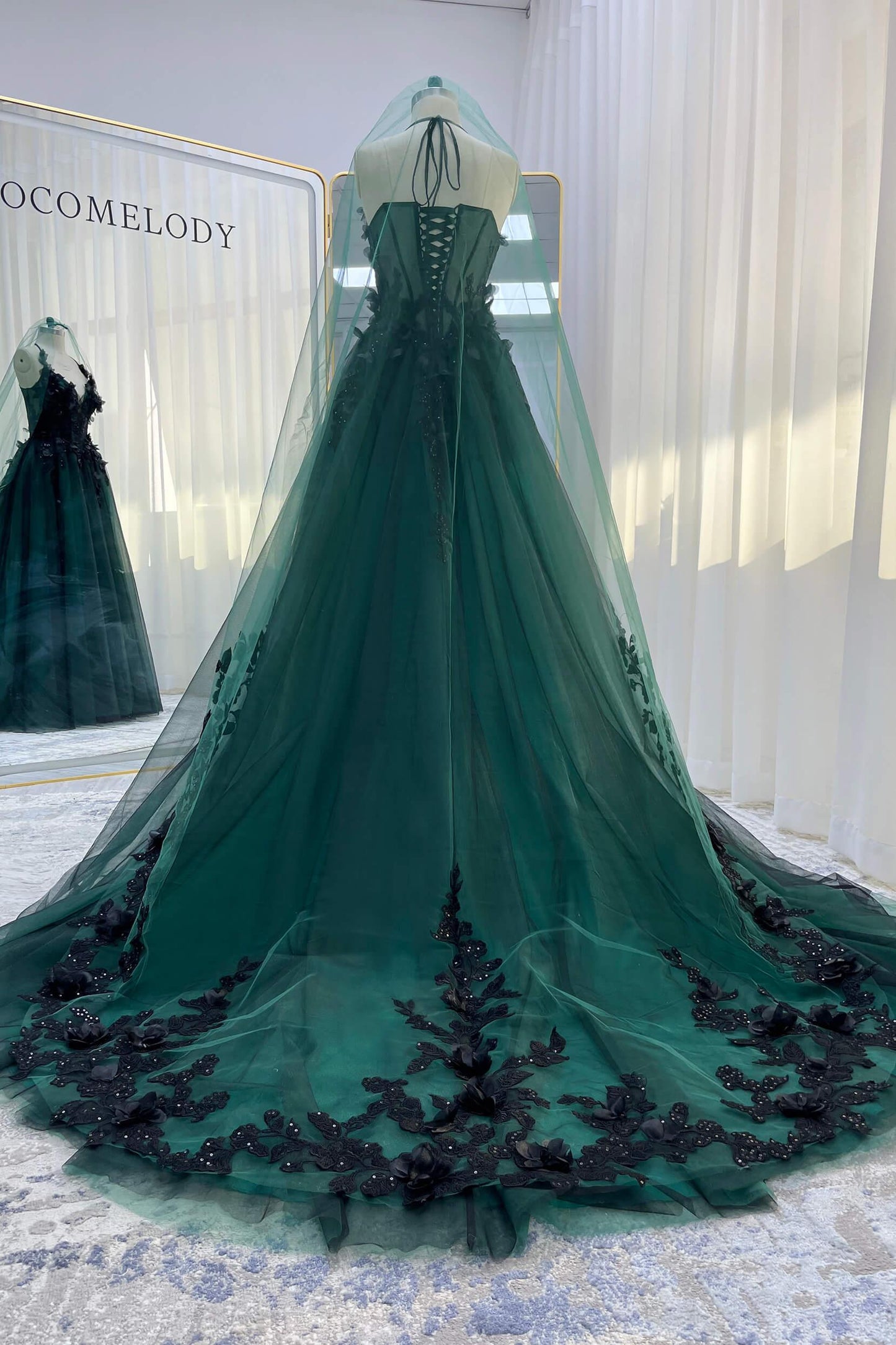 One-tier Lace Edge Tulle Chapel Veils with Appliques CV0400 - COCOMELODY