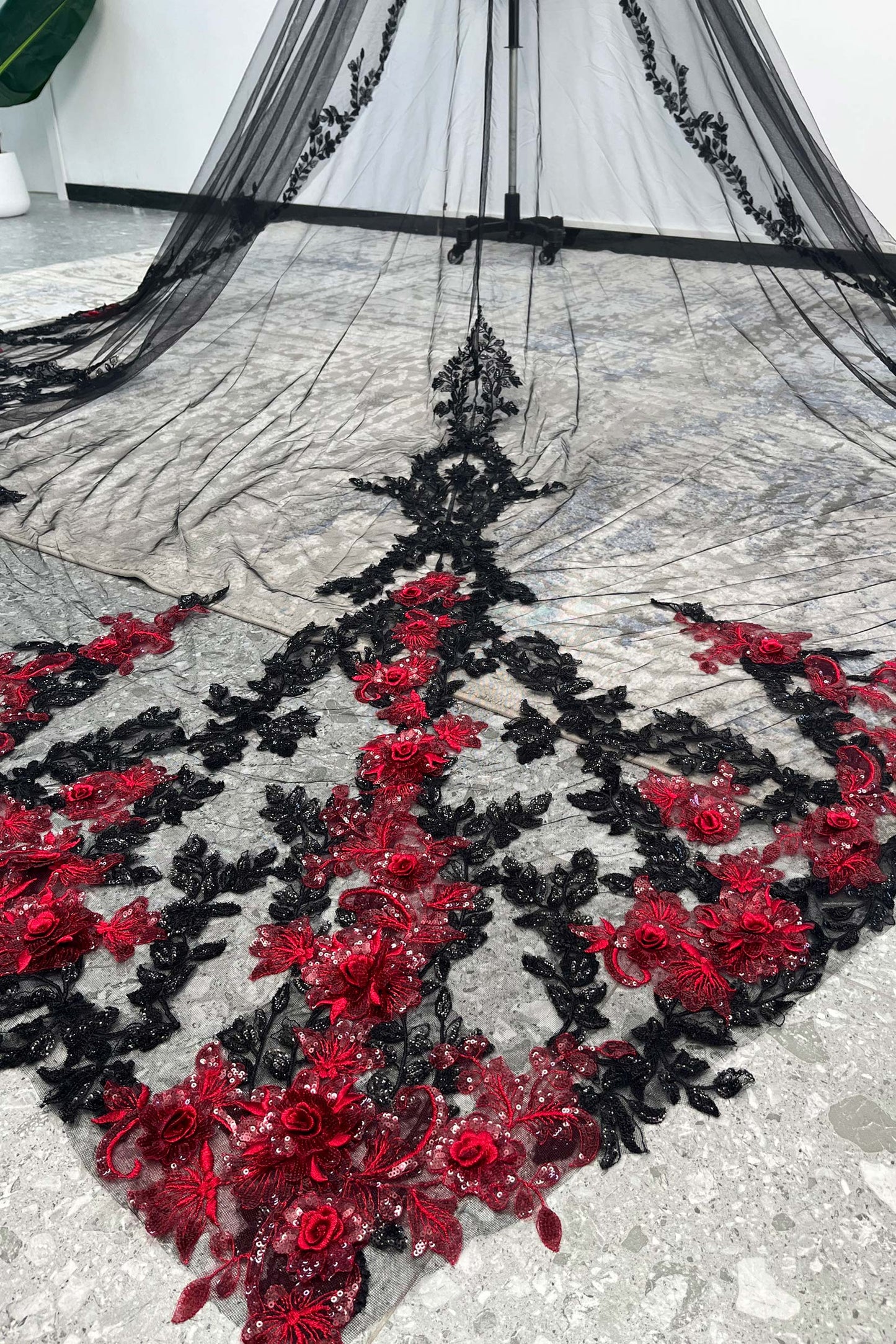 One-tier Lace Edge Tulle Cathedral Veils with Appliques Sequin CV0401