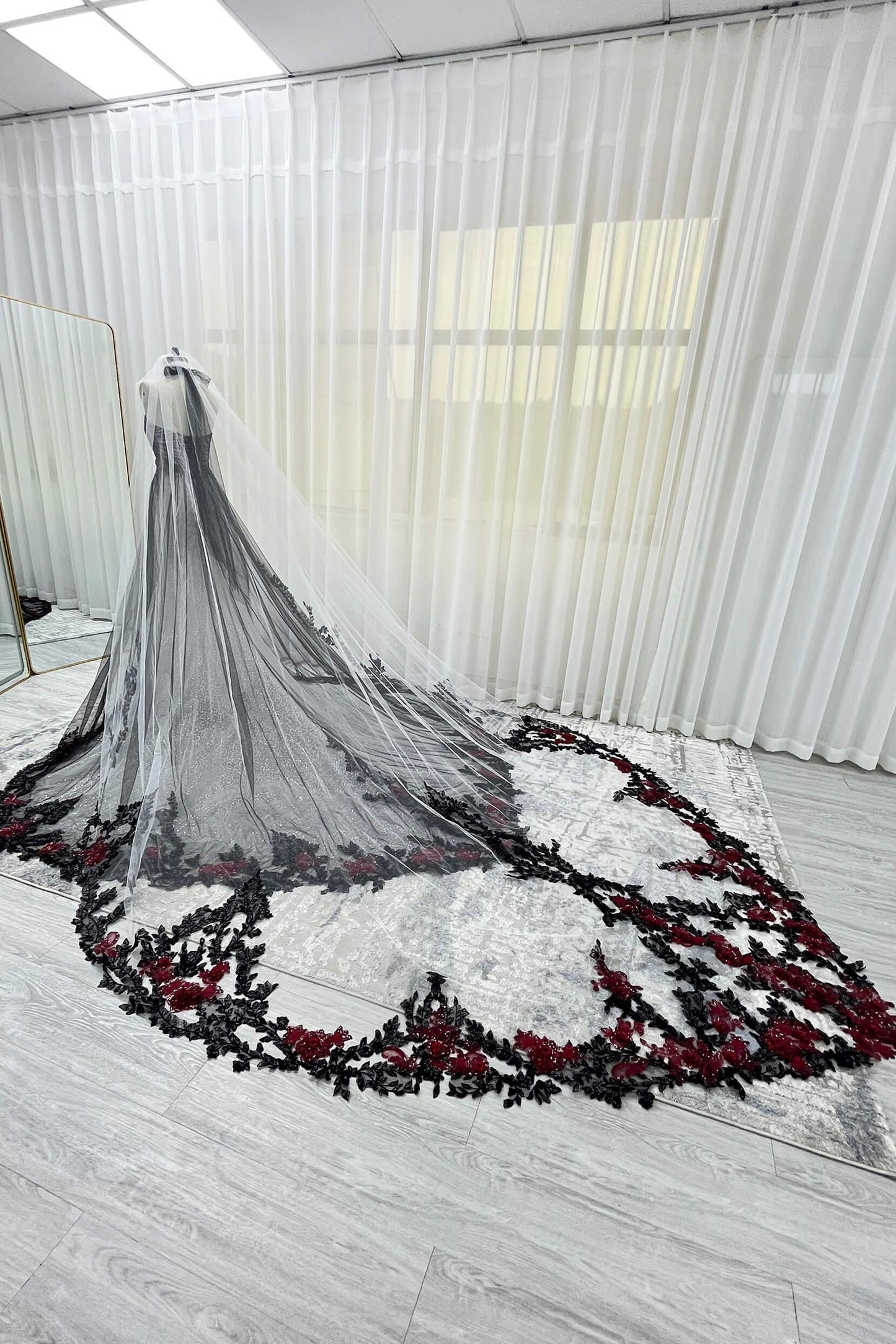 One-tier Lace Edge Tulle Cathedral Veils with Appliques Sequin CV0401 - COCOMELODY