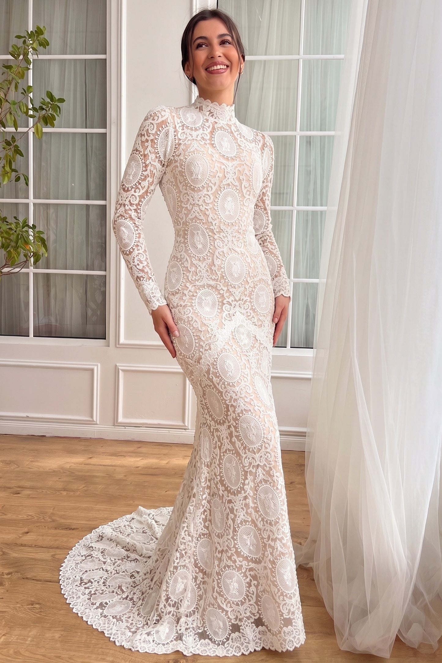 Trumpet-Mermaid Court Train Lace Wedding Dress CW2222
