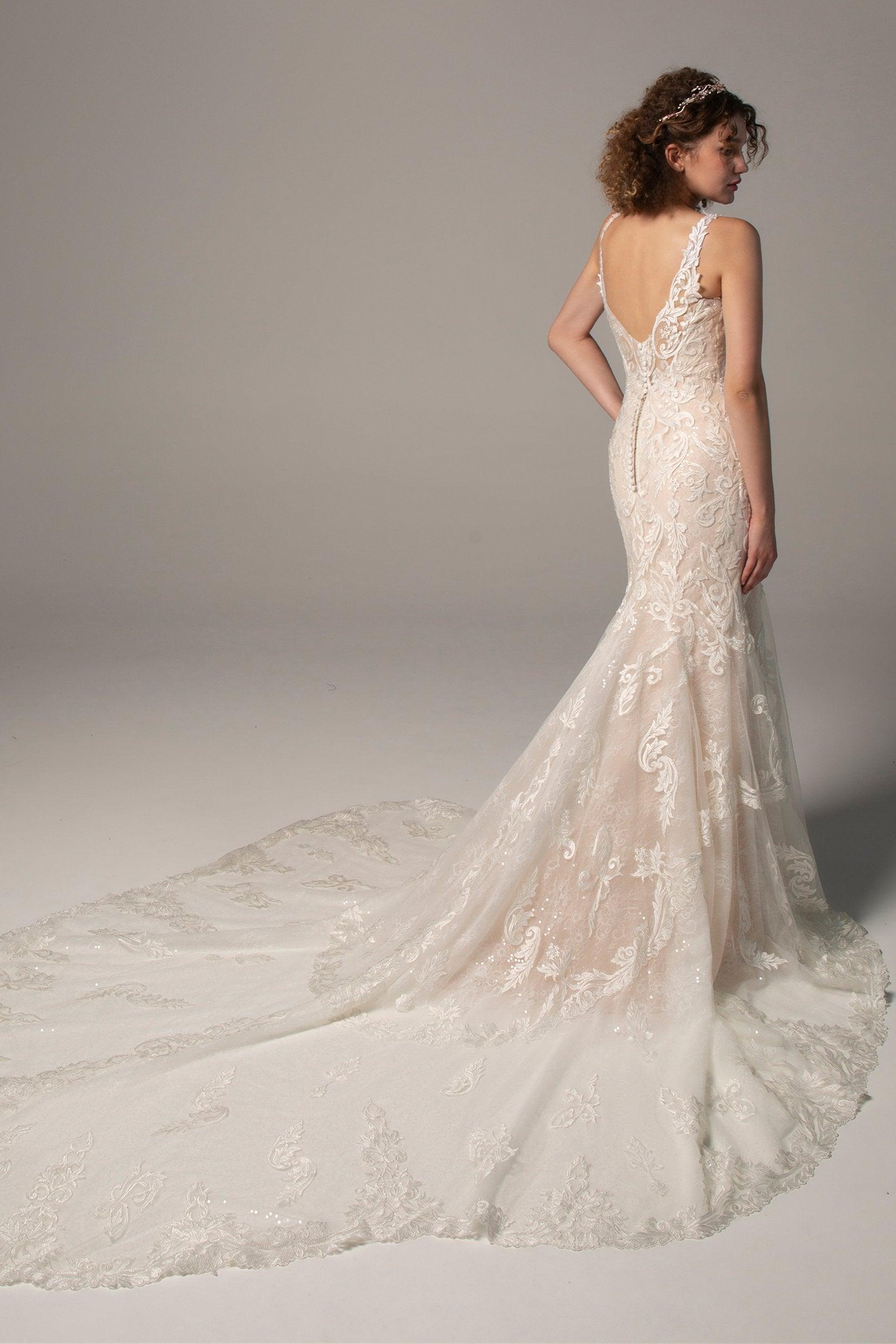 Trumpet-Mermaid Cathedral Train Tulle Wedding Dress CW2375 - COCOMELODY