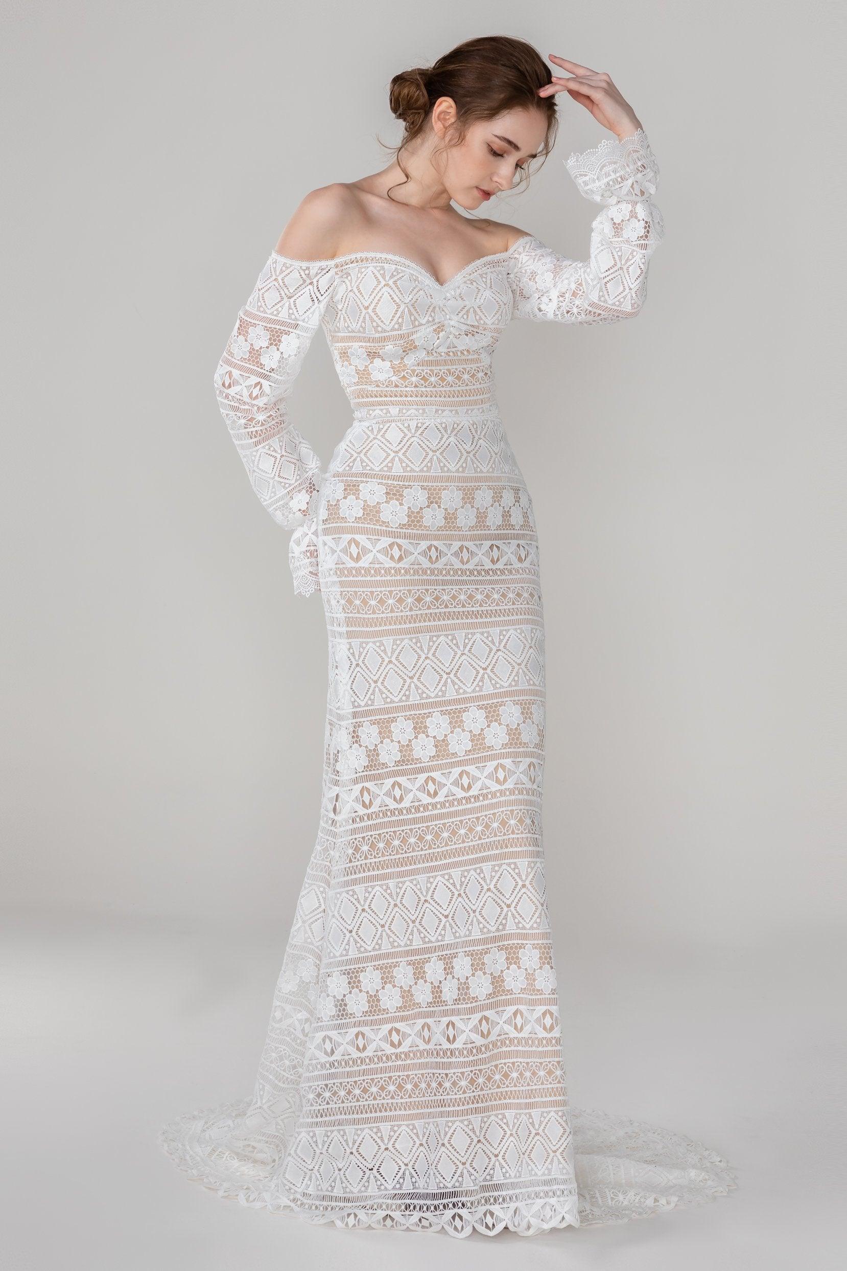 Trumpet-Mermaid Court Train Lace Wedding Dress CW2530 - COCOMELODY