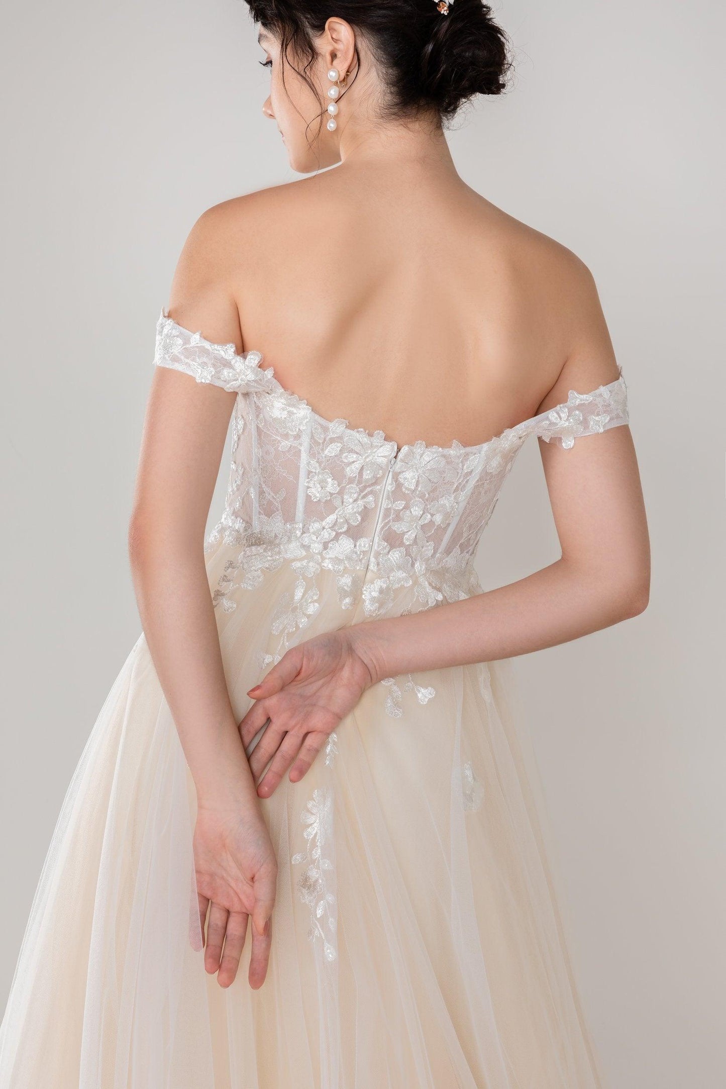 A-Line Sweep-Brush Train Tulle Lace Wedding Dress CW2536 - COCOMELODY