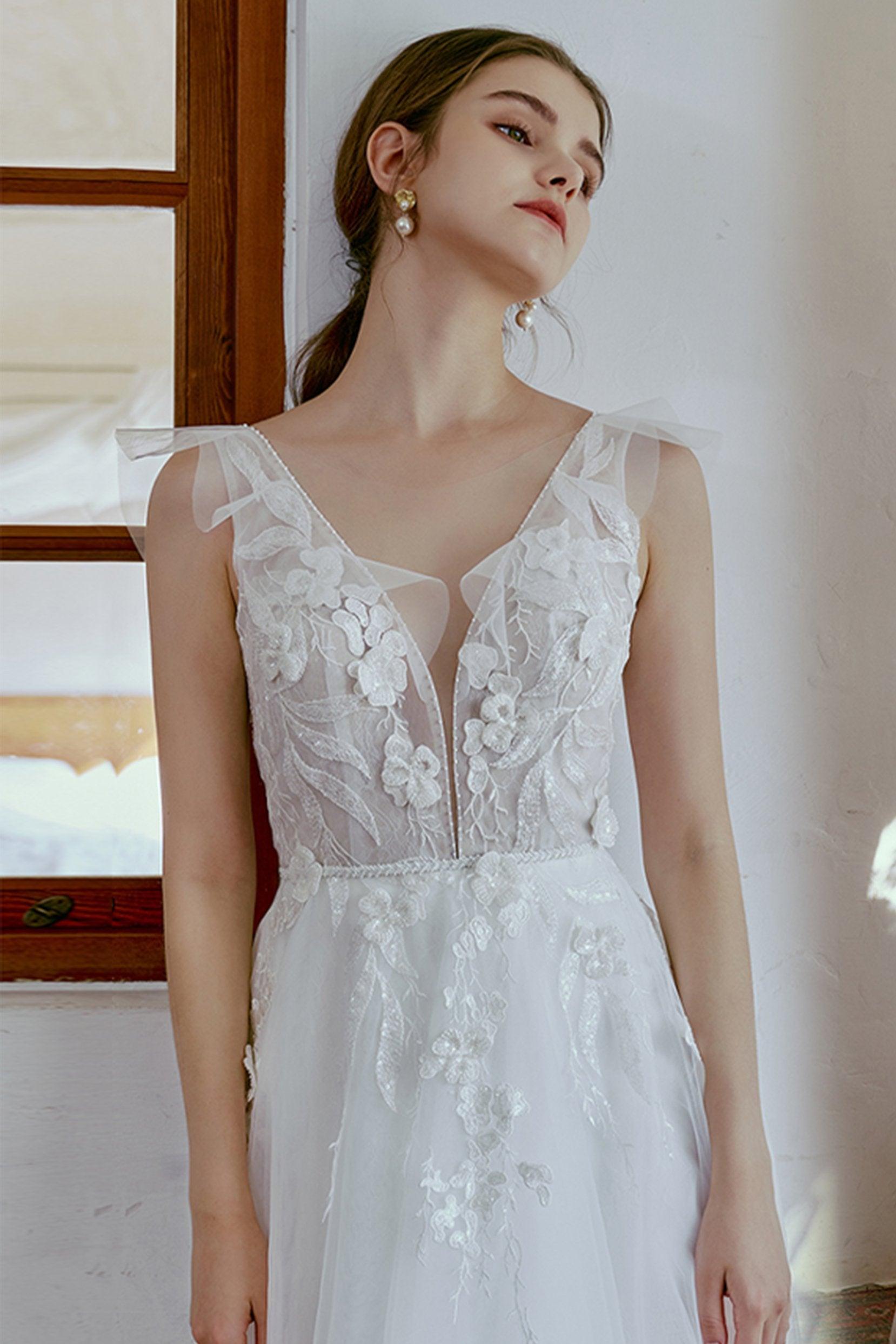 A-Line Floor Length Lace Tulle Wedding Dress CW2665 - COCOMELODY