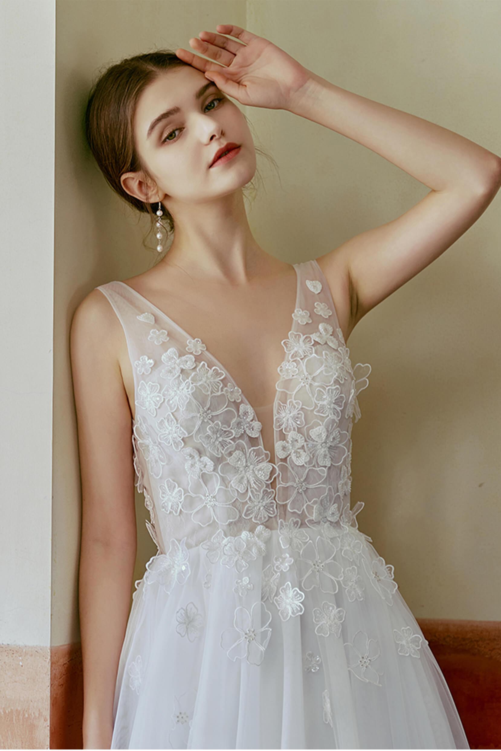 A-Line Sweep-Brush Train Lace Tulle Wedding Dress CW2673 - COCOMELODY