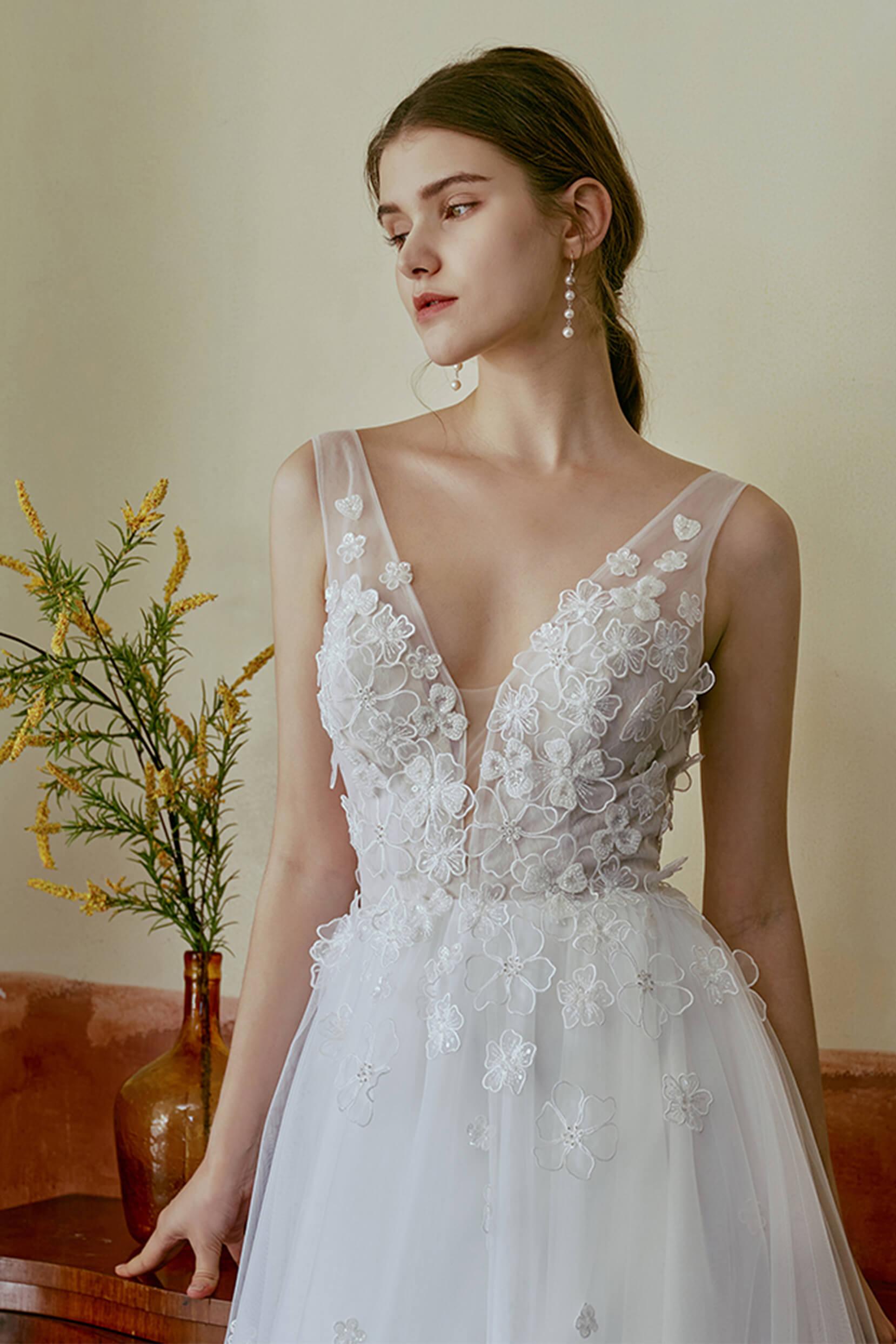 A-Line Sweep-Brush Train Lace Tulle Wedding Dress CW2673 - COCOMELODY