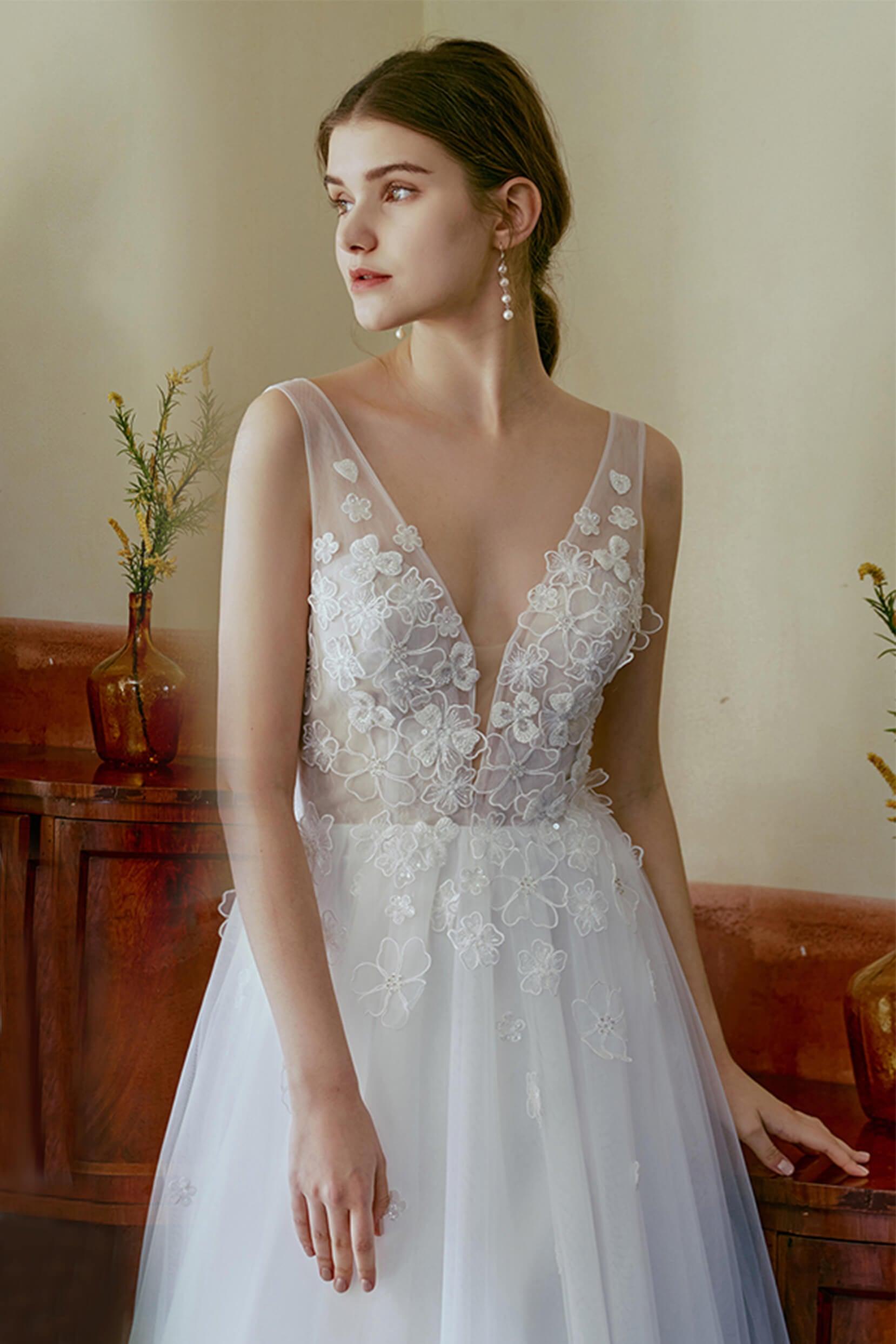 A-Line Sweep-Brush Train Lace Tulle Wedding Dress CW2673 - COCOMELODY