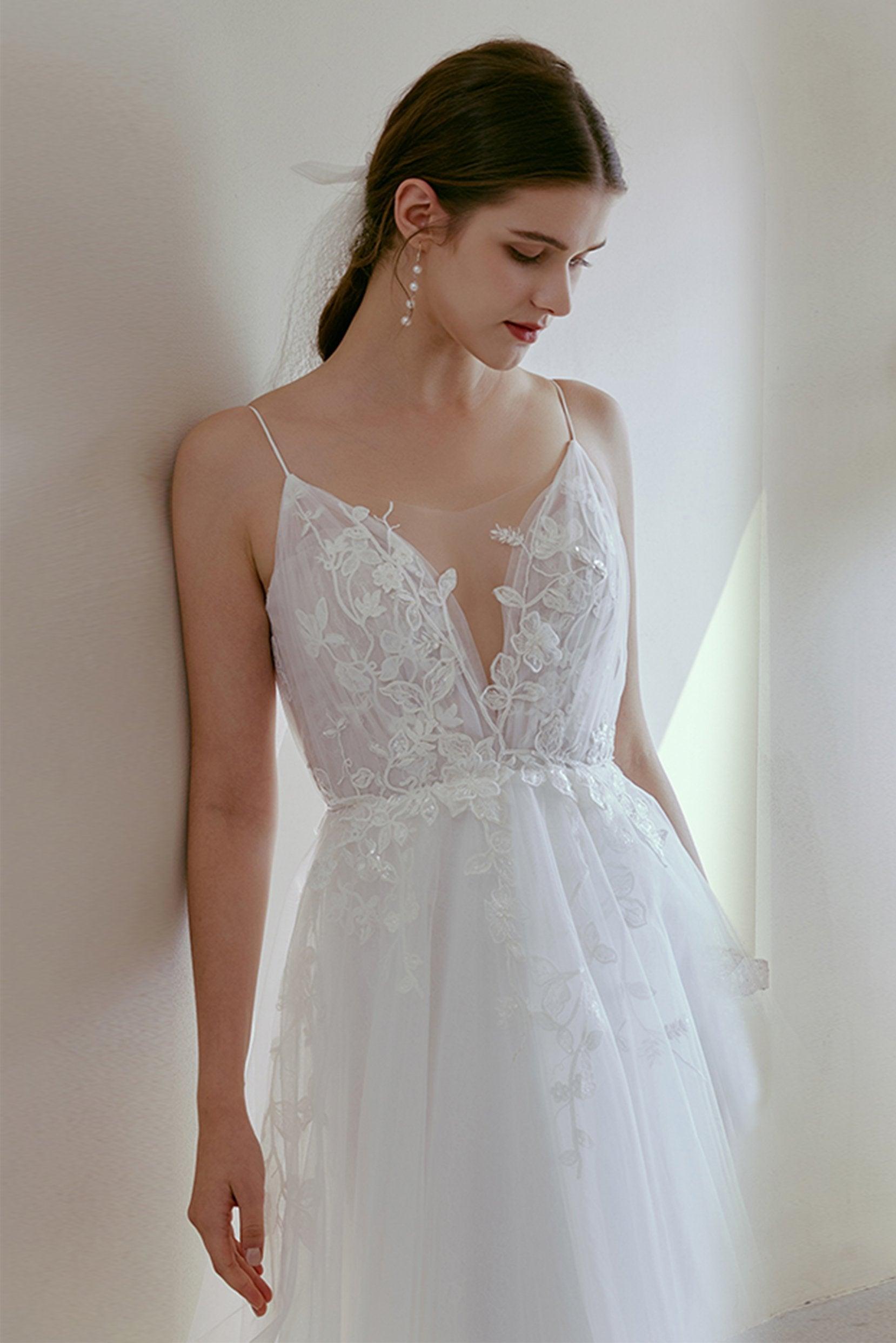A-Line Sweep-Brush Train Lace Tulle Wedding Dress CW2674 - COCOMELODY