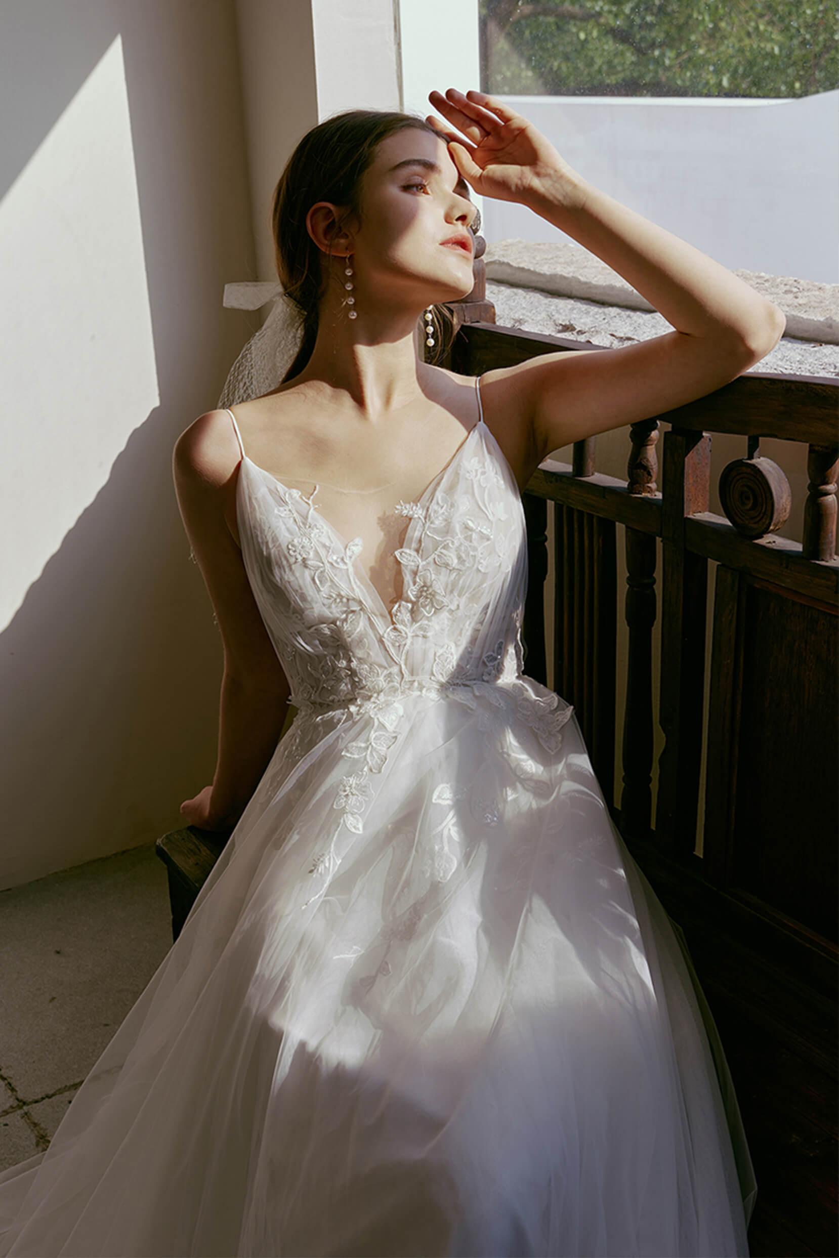 A-Line Sweep-Brush Train Lace Tulle Wedding Dress CW2674 - COCOMELODY
