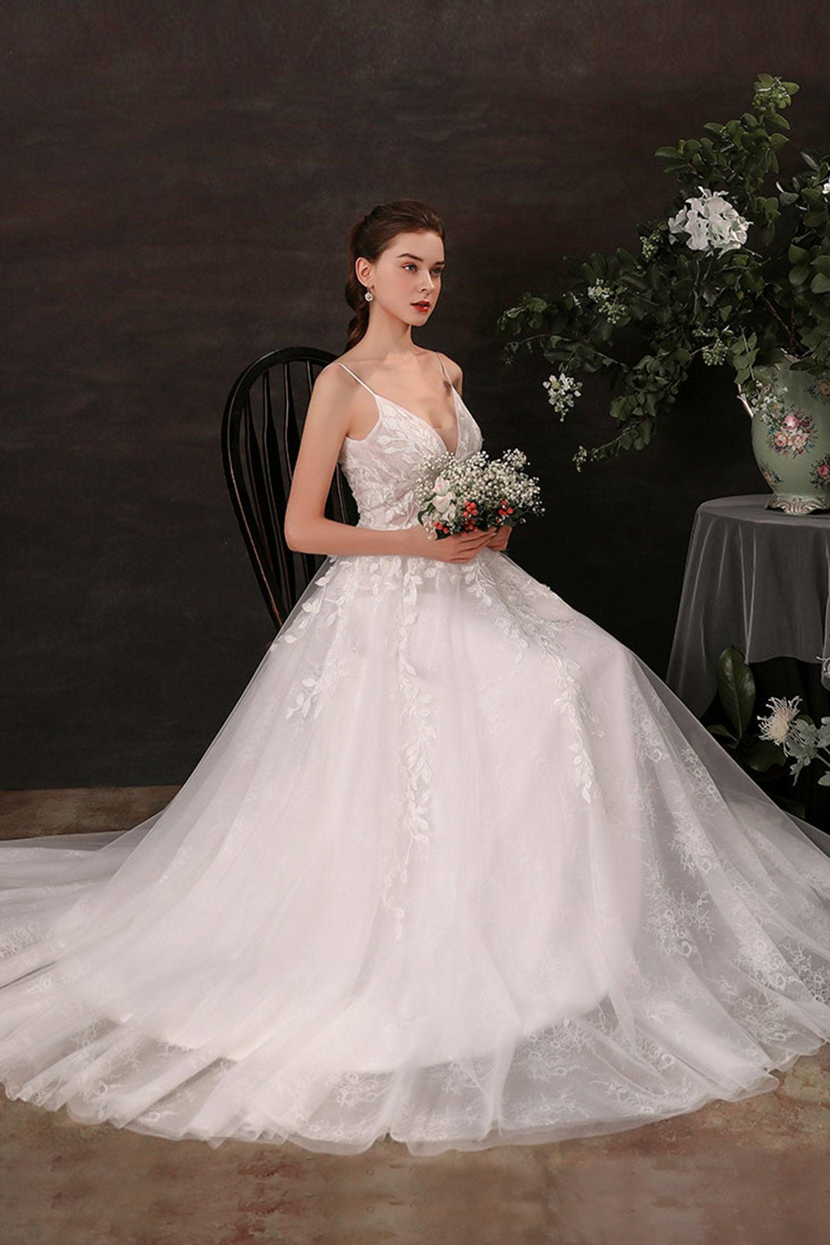 A-Line Sweep-Brush Train Lace Tulle Wedding Dress CW2685 - COCOMELODY