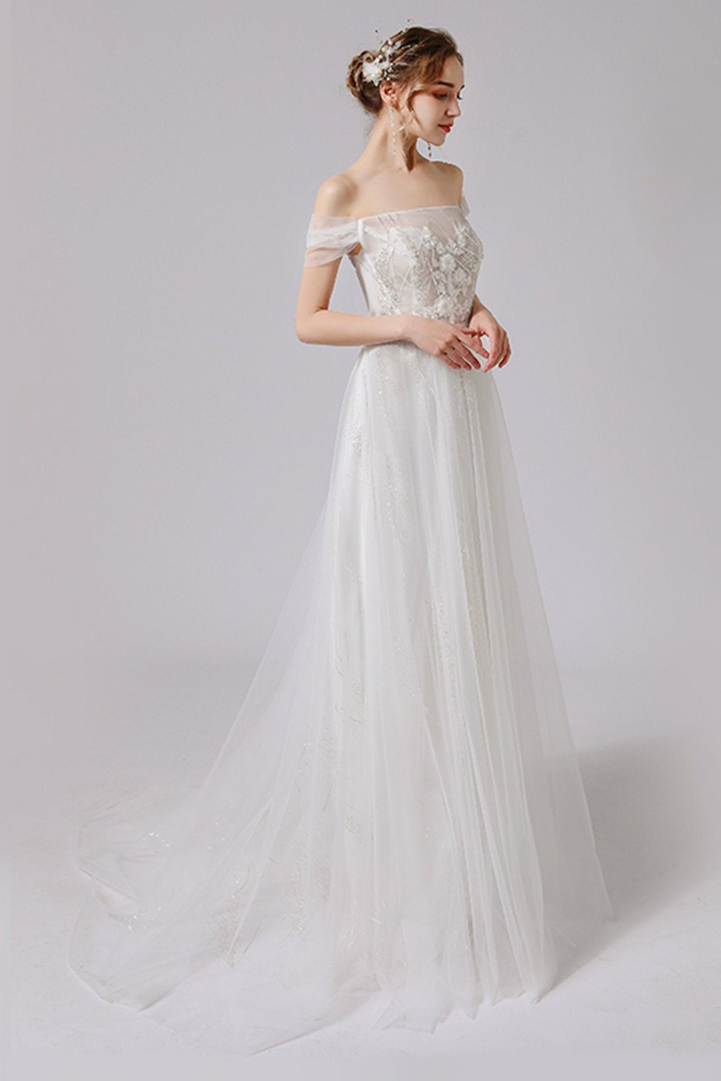 A-Line Sweep-Brush Train Lace Tulle Wedding Dress CW2716 - COCOMELODY