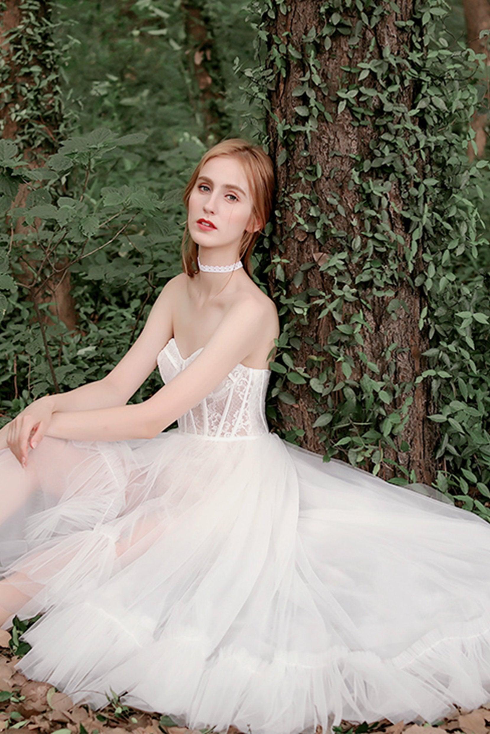 A-Line High-Low Lace Tulle Wedding Dress CW2732 - COCOMELODY
