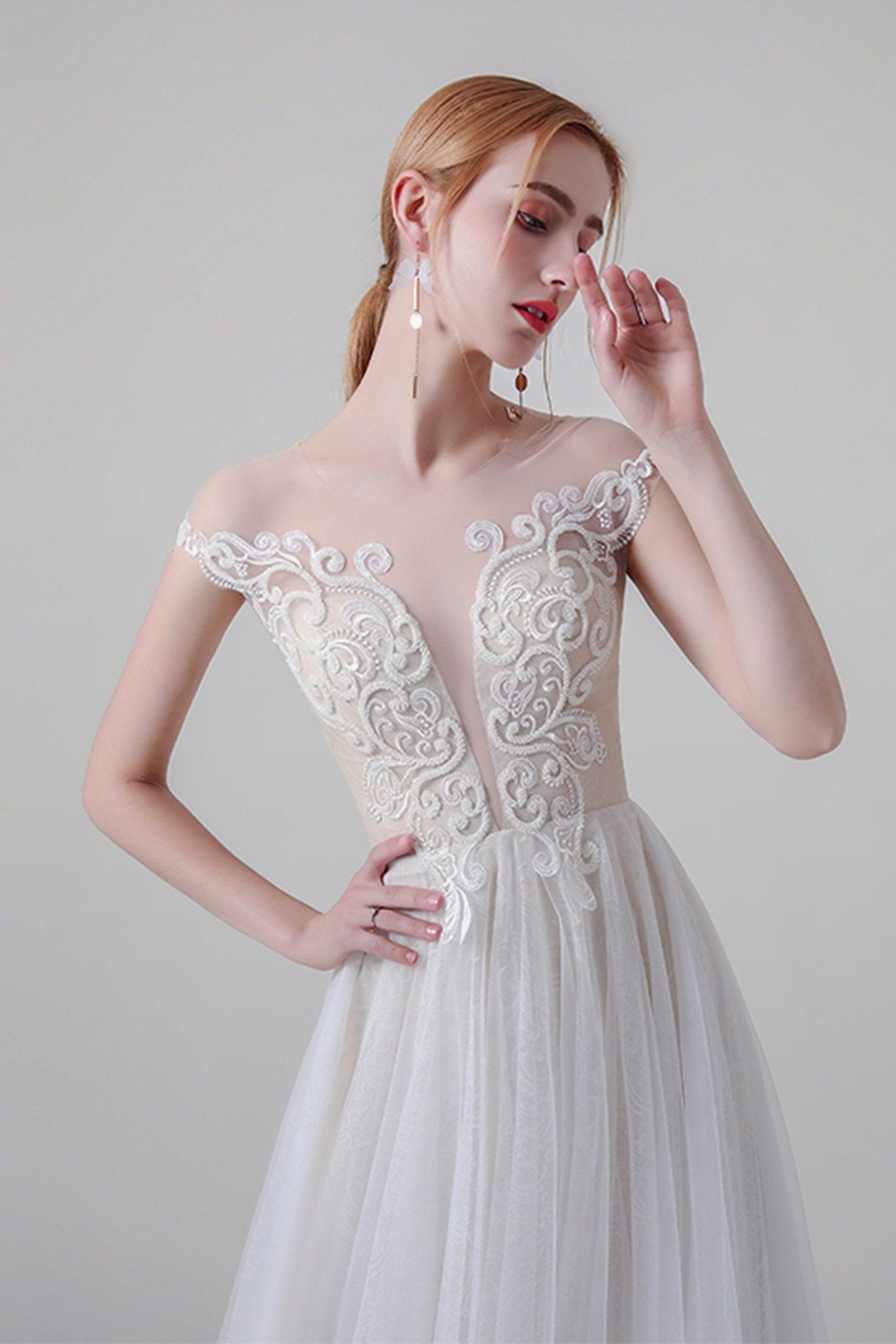 A-Line Sweep-Brush Train Lace Tulle Wedding Dress CW2748 - COCOMELODY