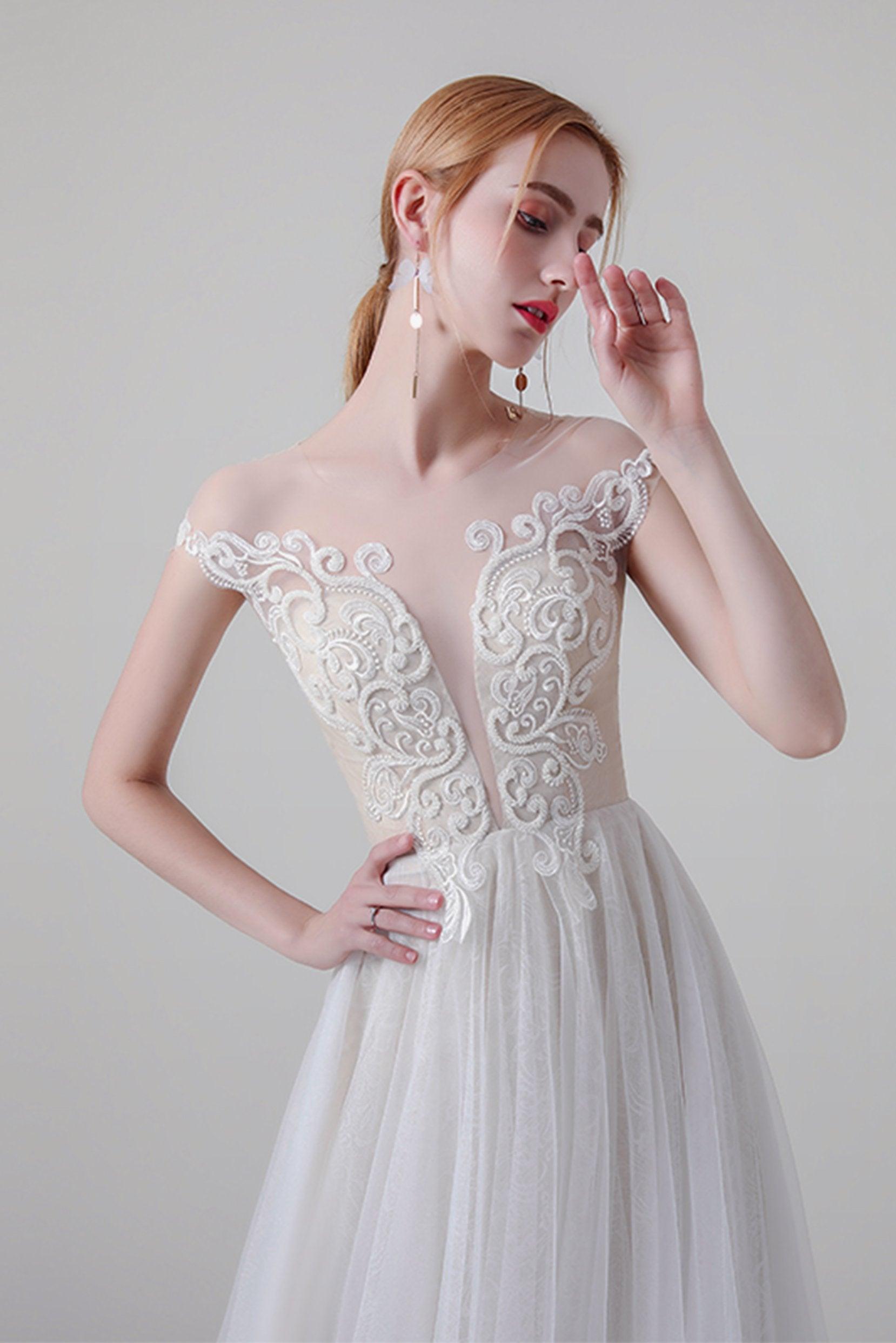 A-Line Sweep-Brush Train Lace Tulle Wedding Dress CW2748 - COCOMELODY