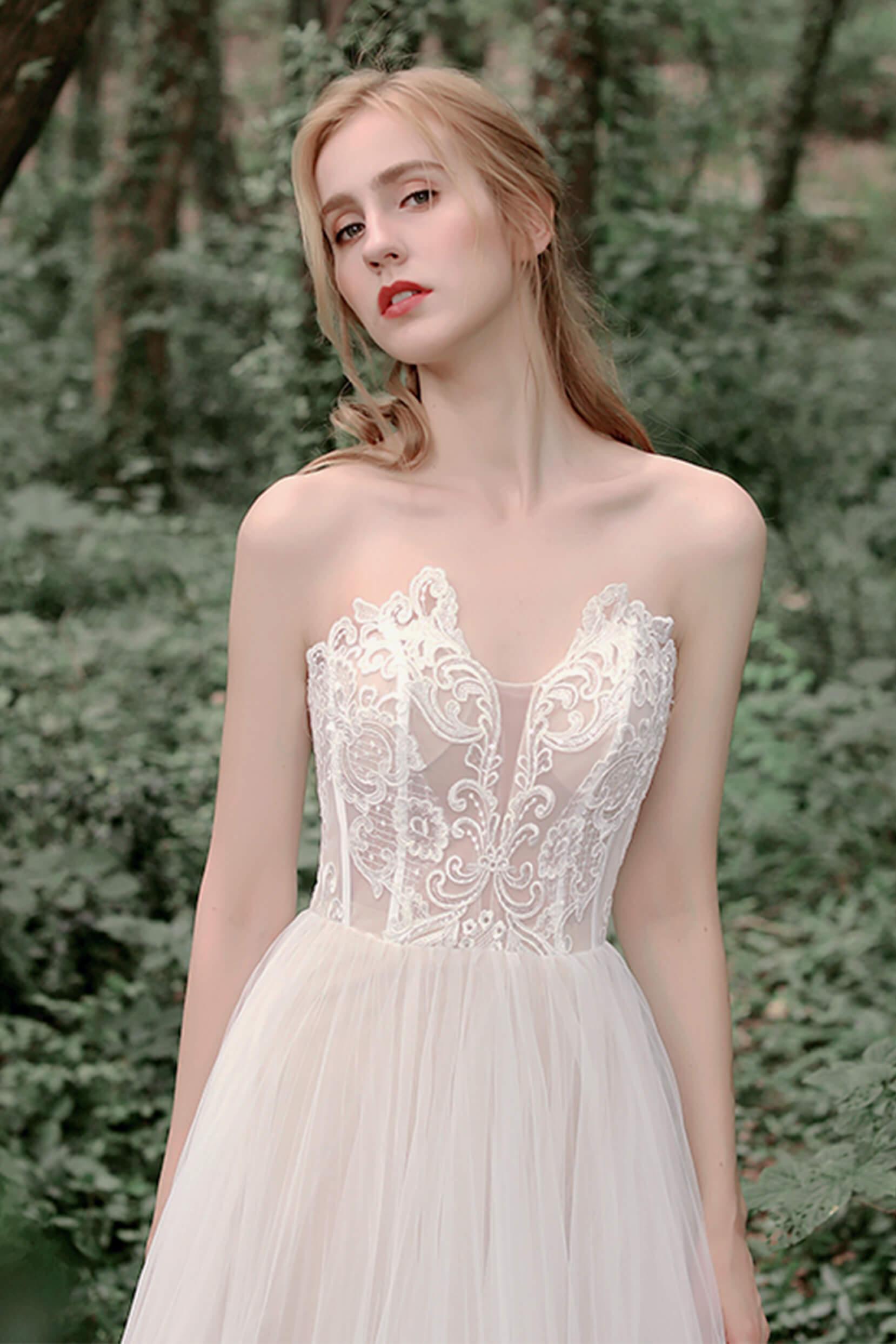 A-Line Sweep-Brush Train Lace Tulle Wedding Dress CW2749 - COCOMELODY