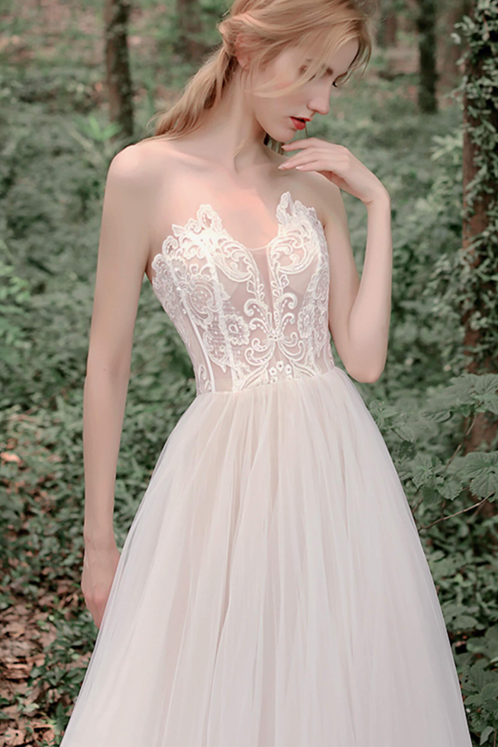 A-Line Sweep-Brush Train Lace Tulle Wedding Dress CW2749 - COCOMELODY