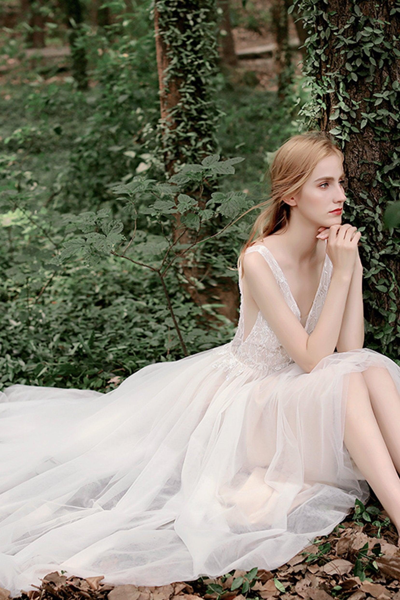 A-Line Sweep-Brush Train Lace Tulle Wedding Dress CW2750 - COCOMELODY