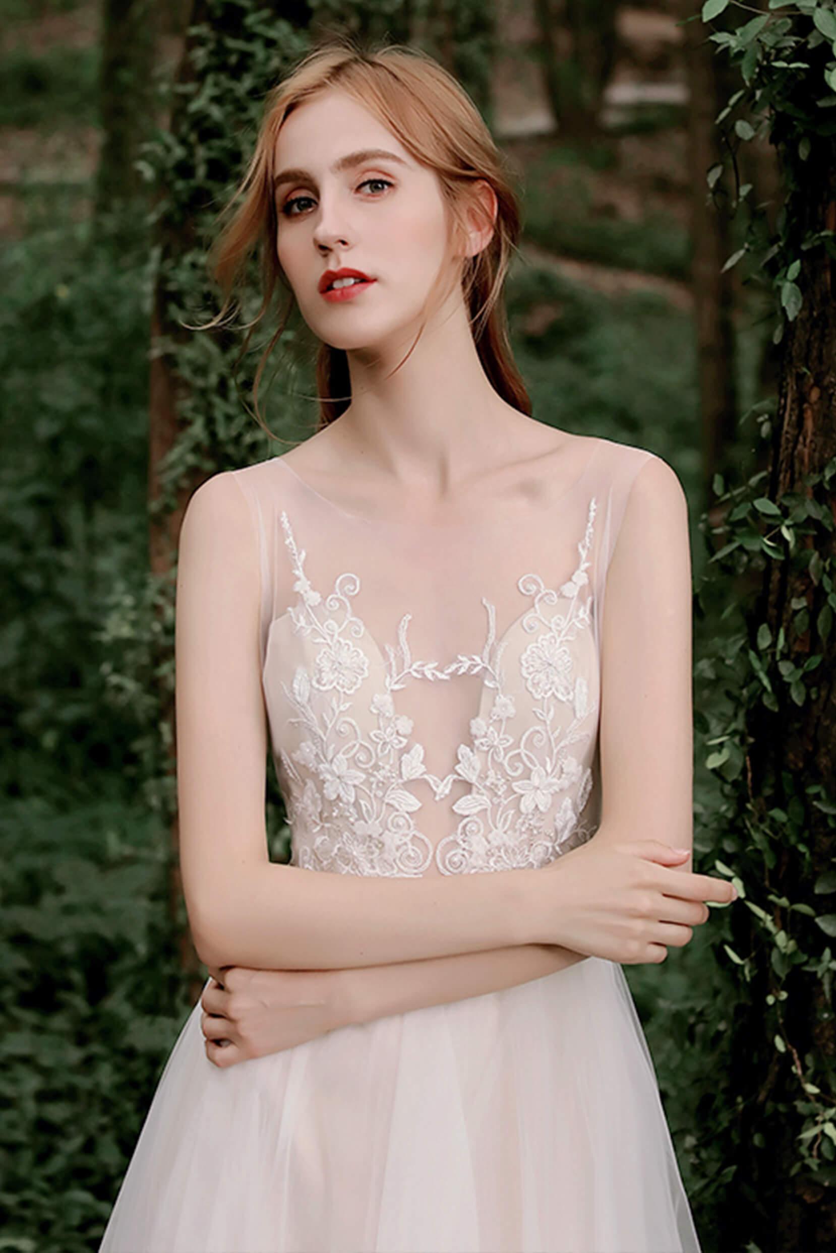 A-Line Sweep-Brush Train Lace Tulle Wedding Dress CW2754 - COCOMELODY