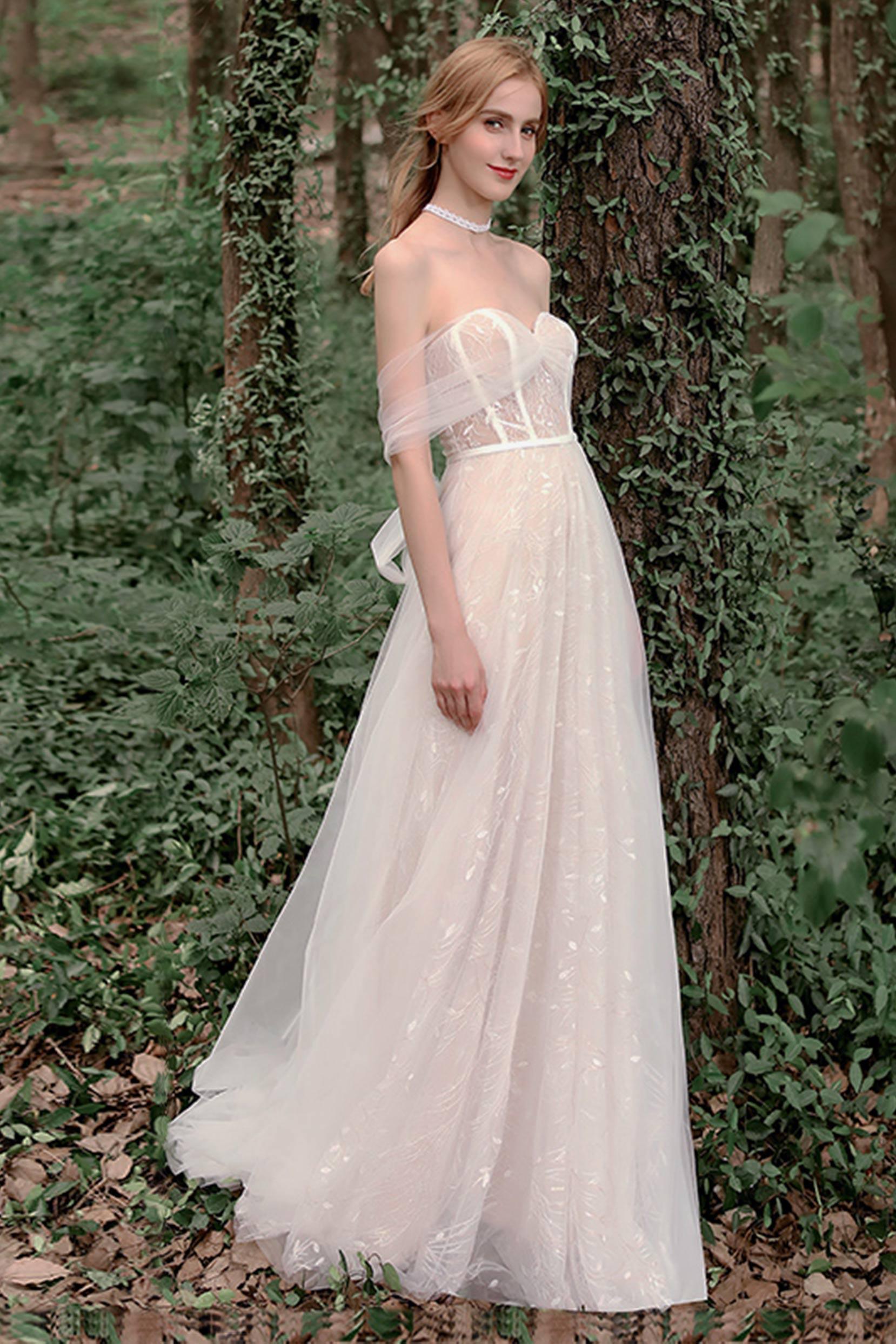 A-Line Sweep-Brush Train Lace Tulle Wedding Dress CW2758 - COCOMELODY