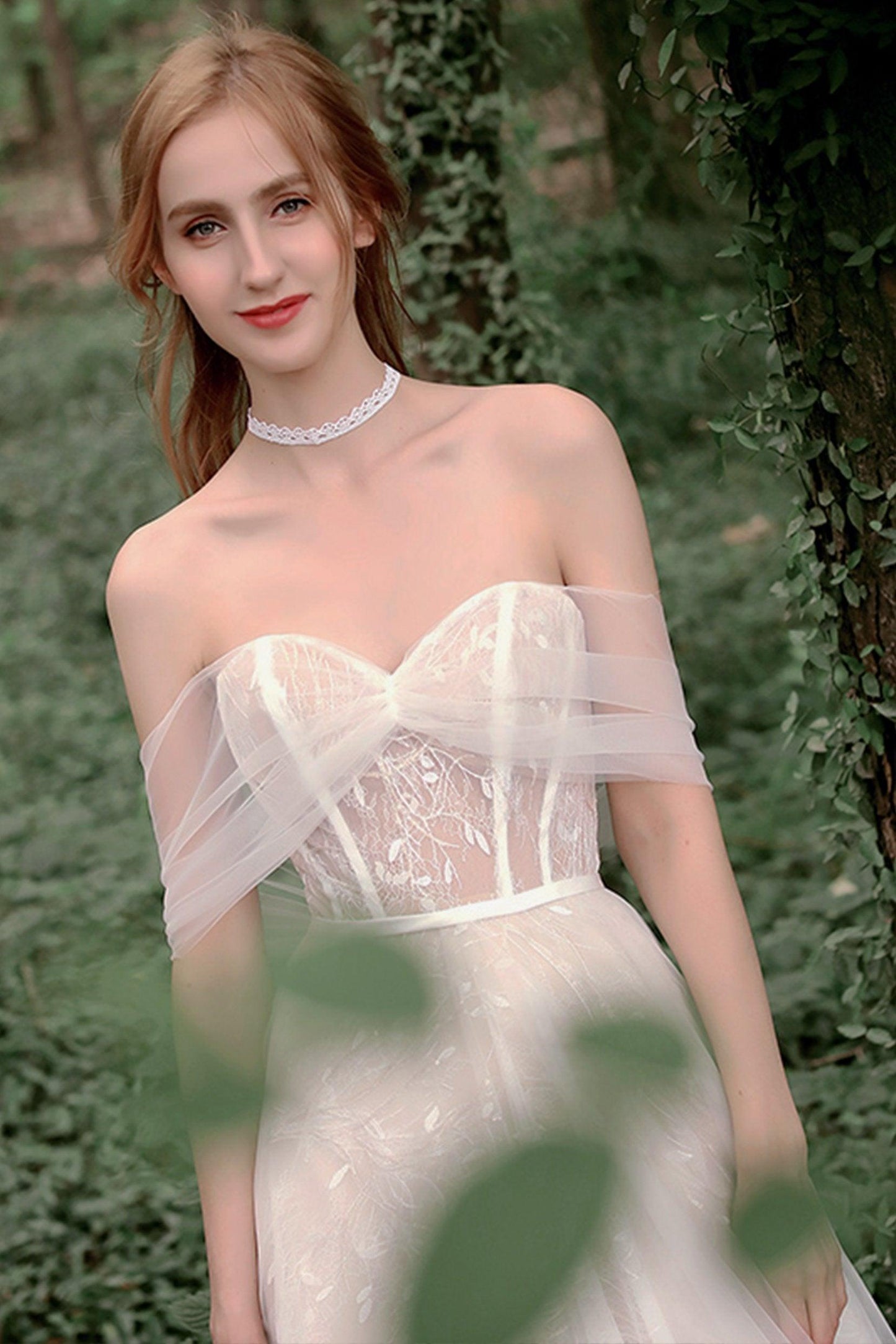 A-Line Sweep-Brush Train Lace Tulle Wedding Dress CW2758 - COCOMELODY