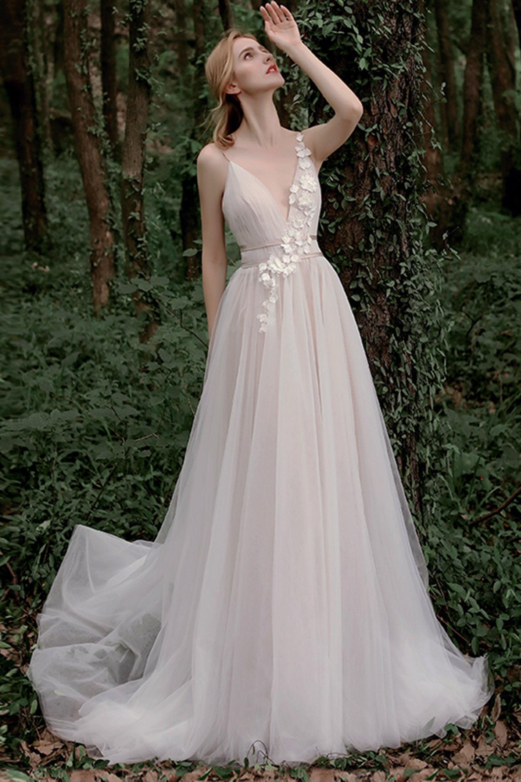 A-Line Sweep-Brush Train Lace Tulle Wedding Dress CW2760 - COCOMELODY