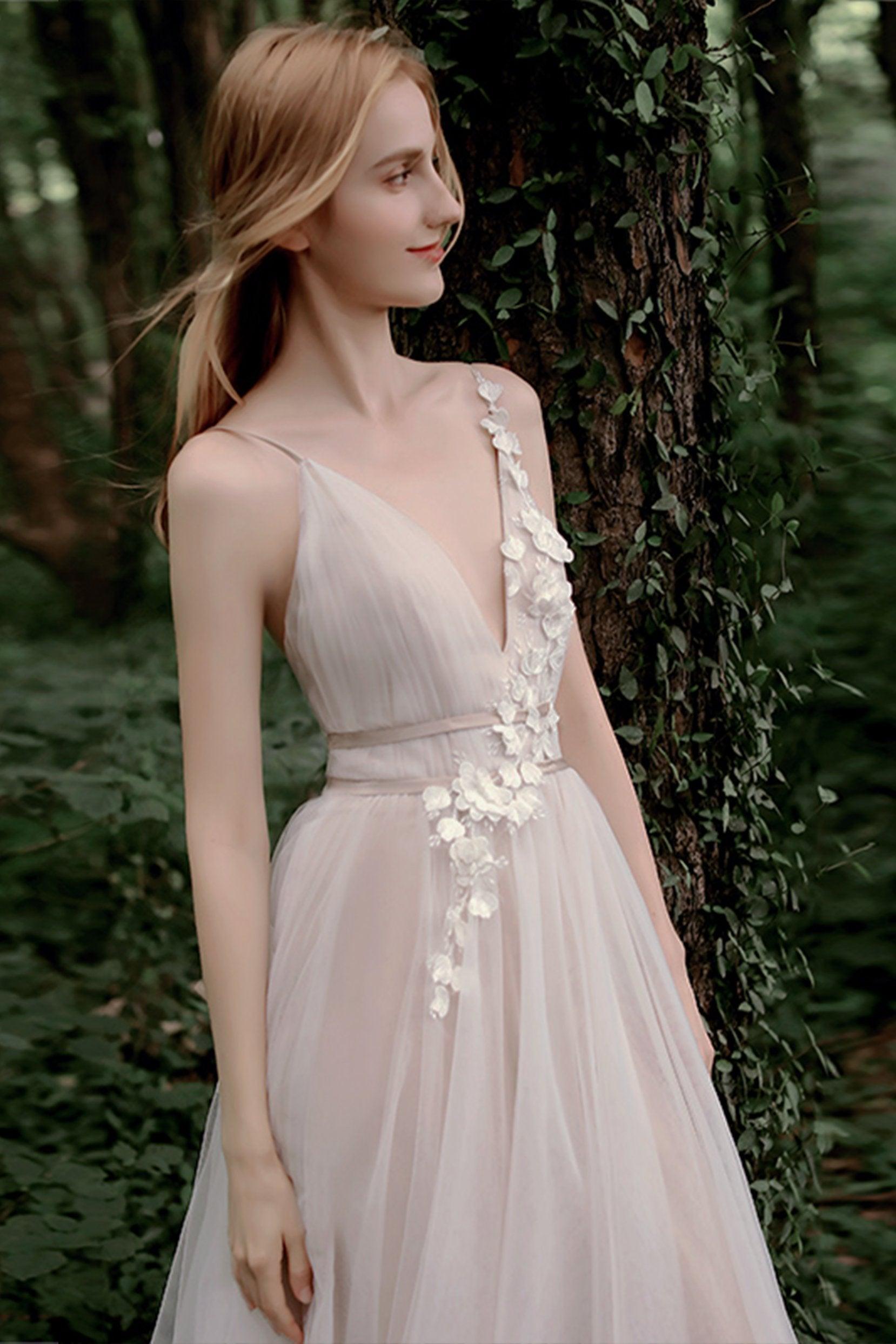 A-Line Sweep-Brush Train Lace Tulle Wedding Dress CW2760 - COCOMELODY