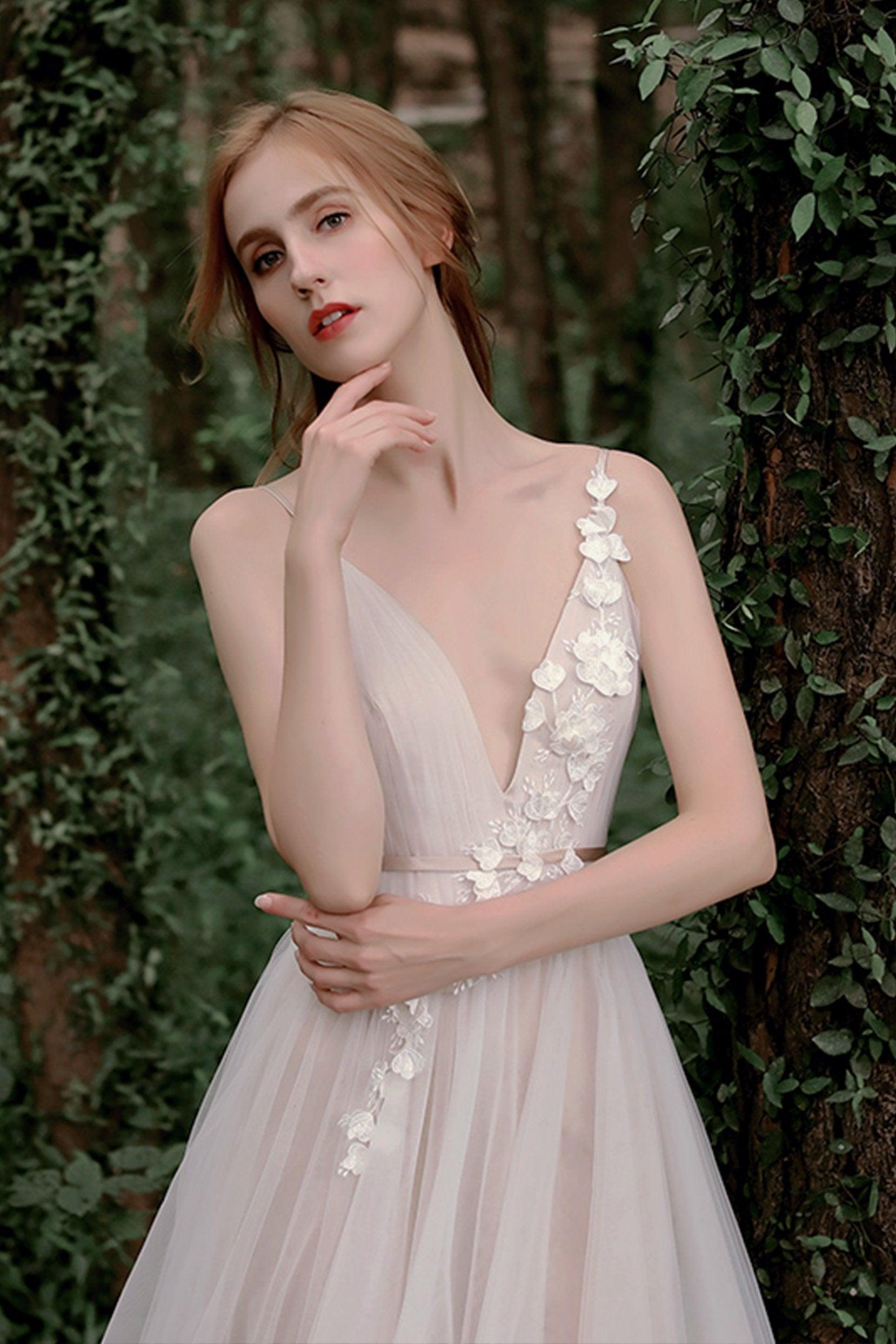 A-Line Sweep-Brush Train Lace Tulle Wedding Dress CW2760 - COCOMELODY