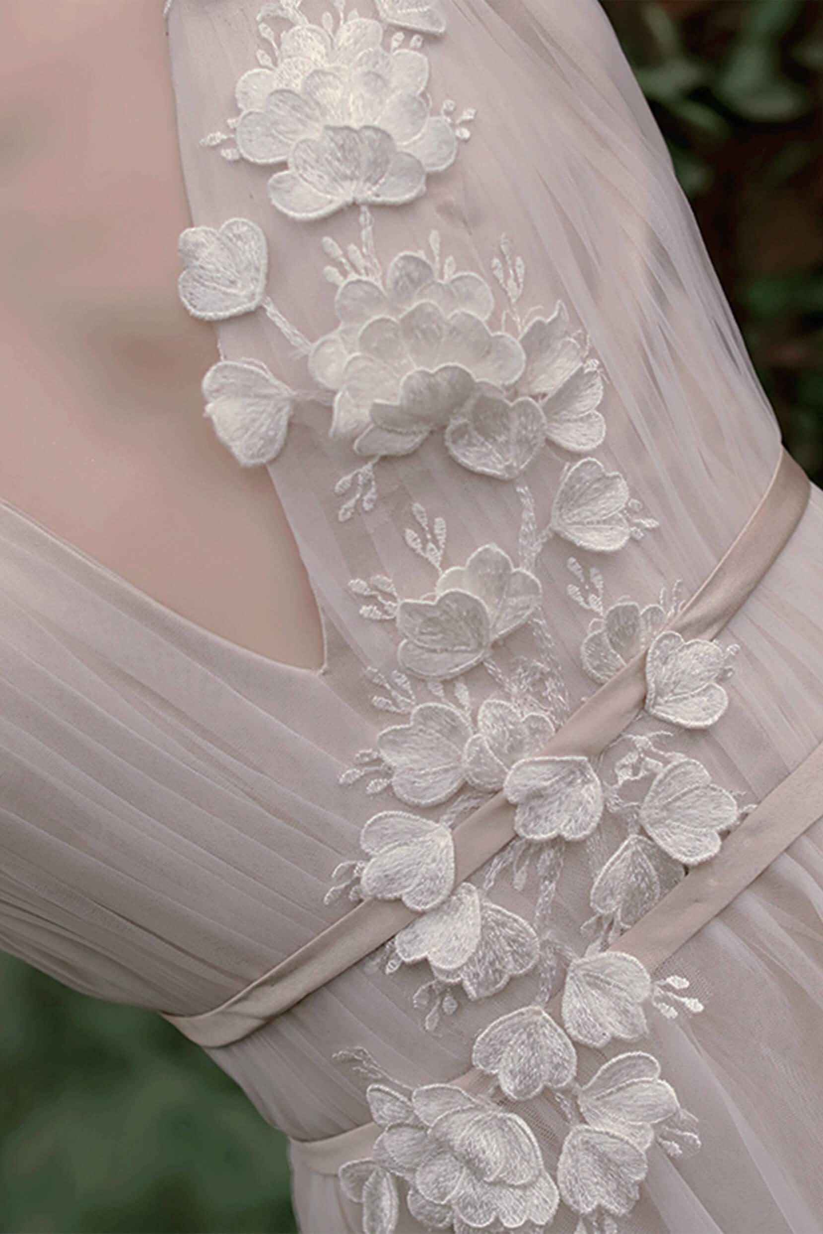 A-Line Sweep-Brush Train Lace Tulle Wedding Dress CW2760 - COCOMELODY