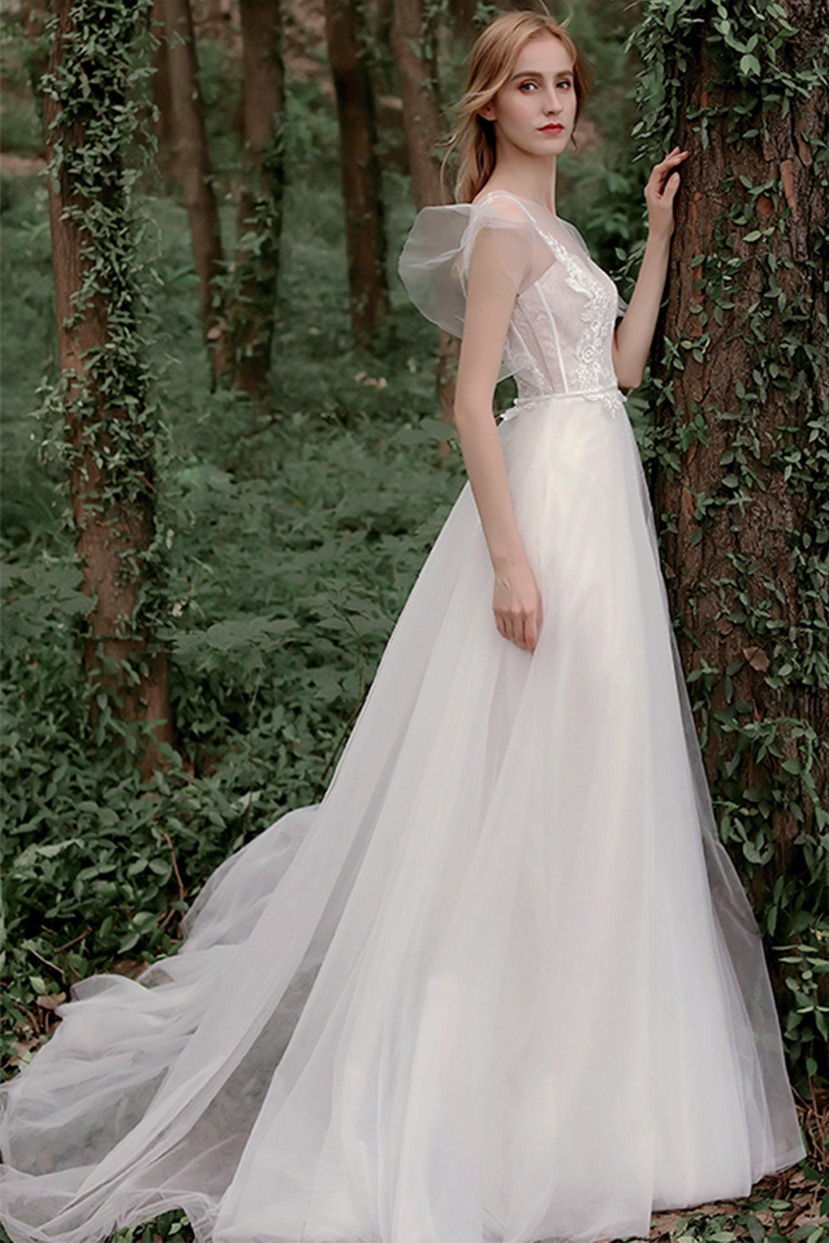 A-Line Sweep-Brush Train Lace Tulle Wedding Dress CW2761 - COCOMELODY