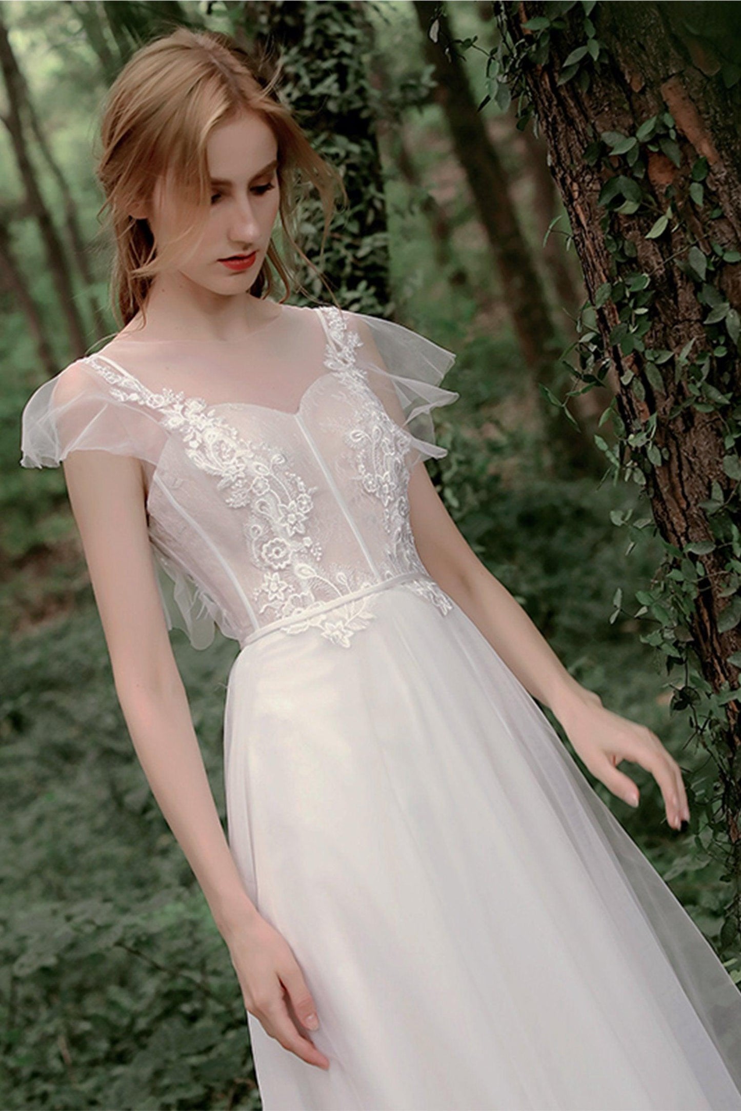 A-Line Sweep-Brush Train Lace Tulle Wedding Dress CW2761 - COCOMELODY