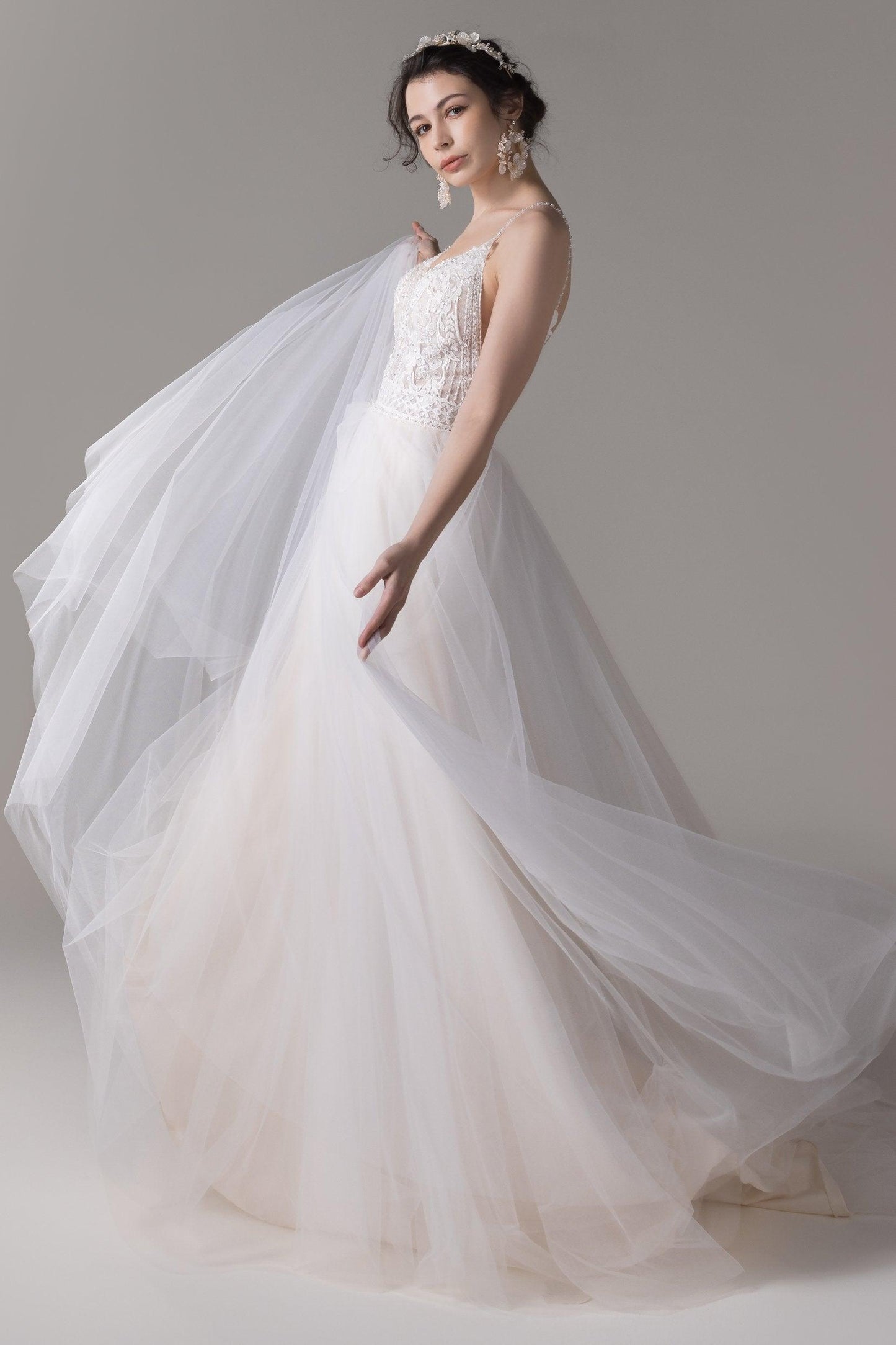 A-Line Court Train Lace Tulle Wedding Dress CW2785 - COCOMELODY