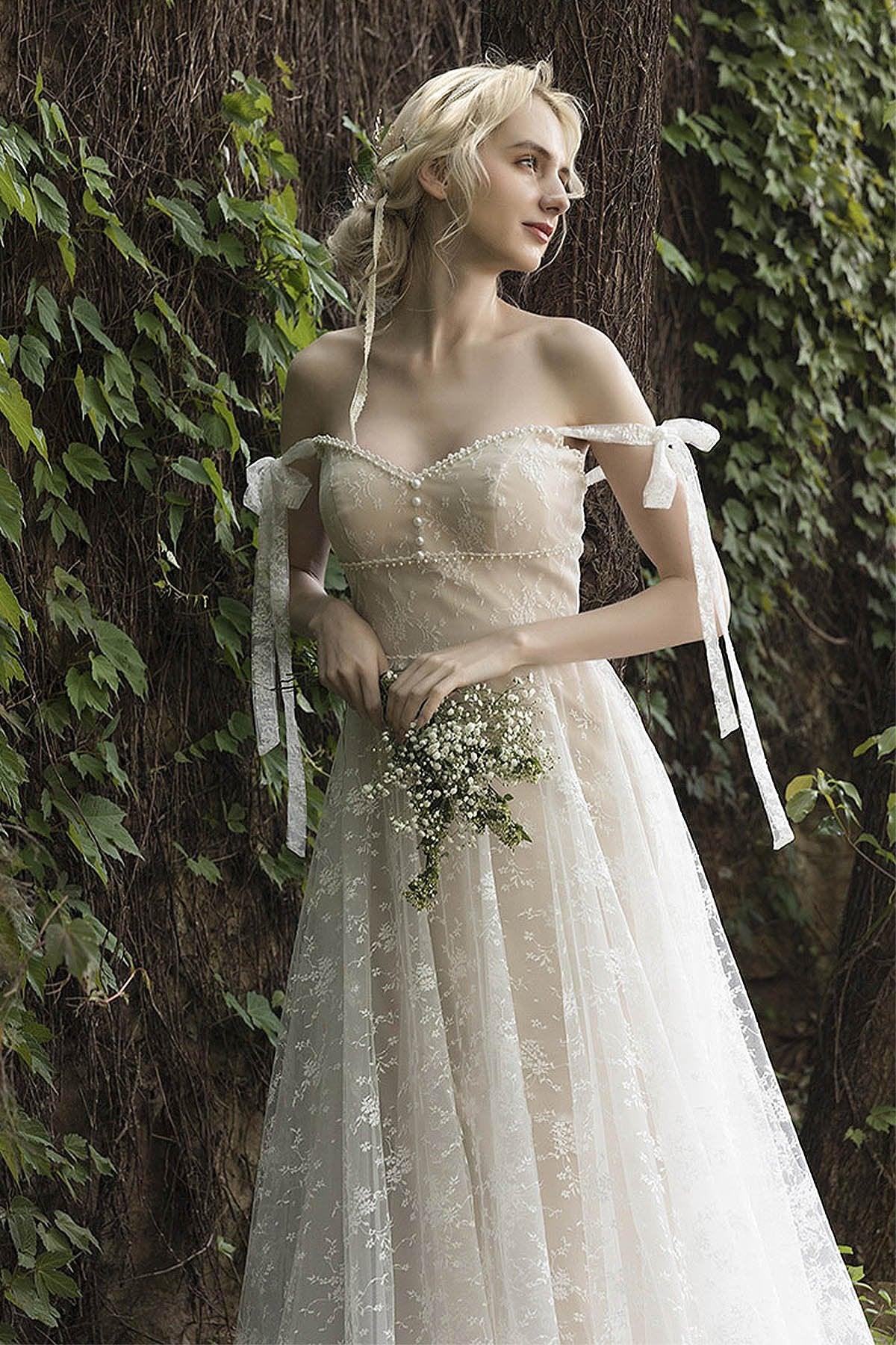 A-Line Sweep-Brush Train Lace Wedding Dress CW3023 - COCOMELODY