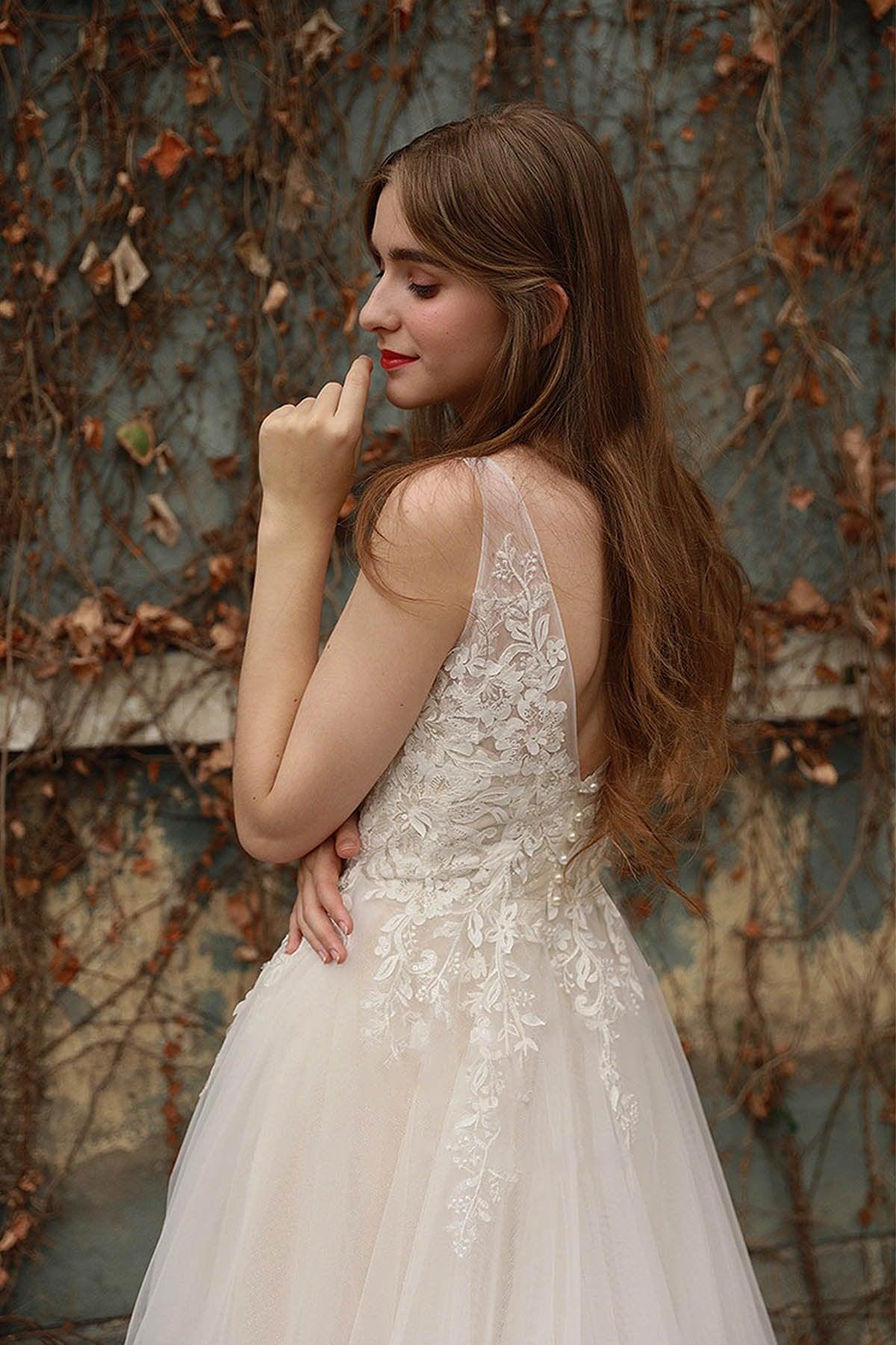 A-Line Sweep-Brush Train Tulle Wedding Dress CW3028 - COCOMELODY
