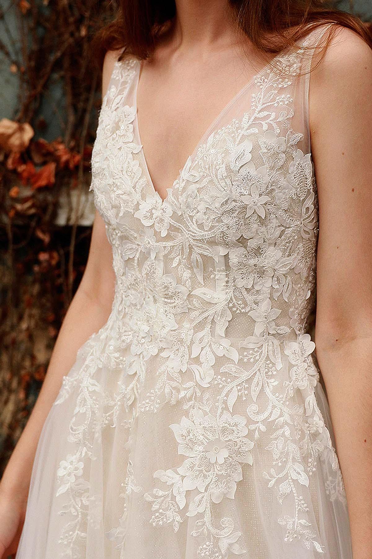 A-Line Sweep-Brush Train Tulle Wedding Dress CW3028 - COCOMELODY