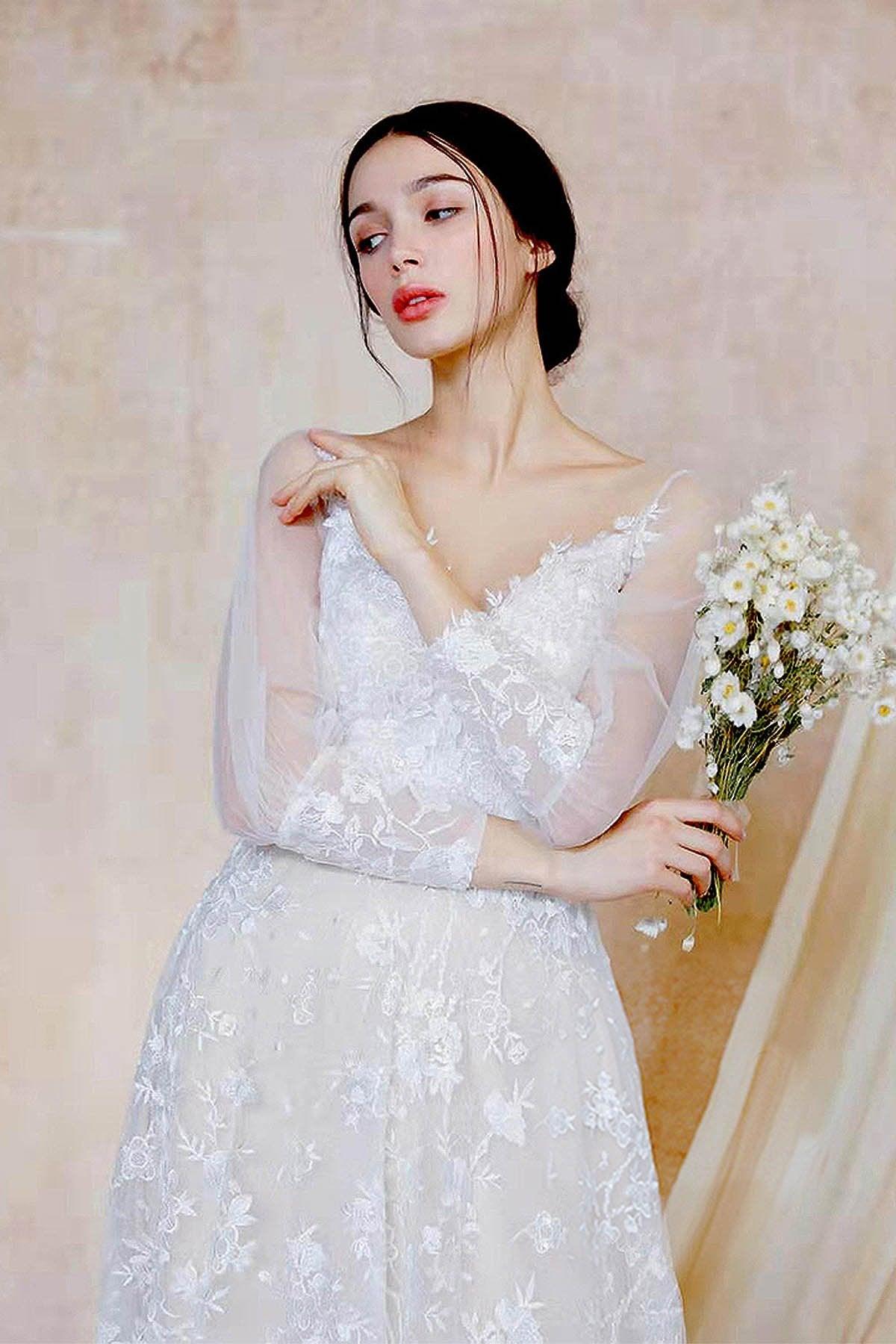 A-Line Sweep-Brush Train Lace Wedding Dress CW3032 - COCOMELODY