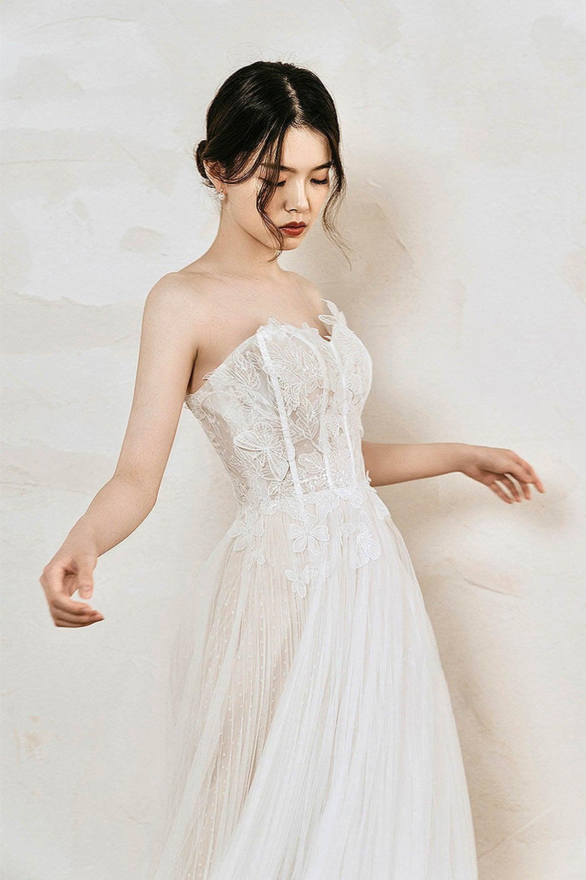 A-Line Sweep-Brush Train Tulle Wedding Dress CW3033 - COCOMELODY
